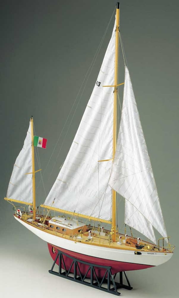 Corsaro II Modellbausatz im Massstab 1_24 mit Messingbeschlaegen und Segeltuch