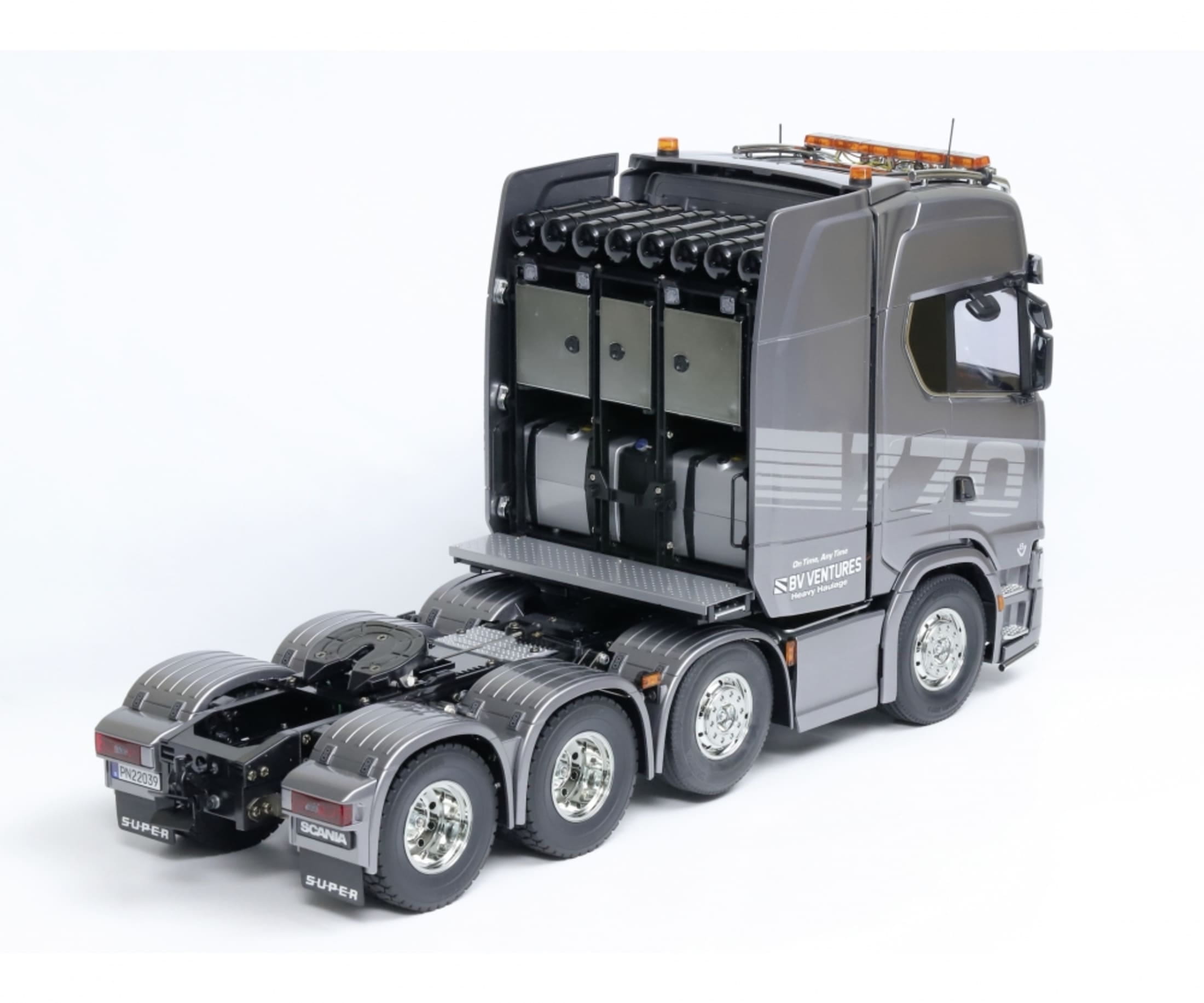 tamiya-1-14-rc-scania-8x4-4-truck-gun-met-lackiert