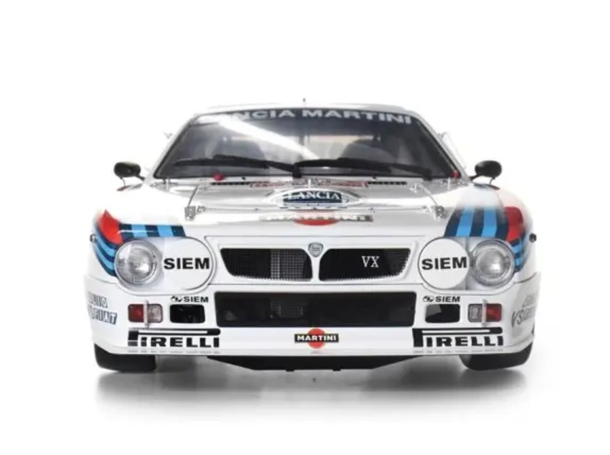 IXO Lancia 037 Metallbausatz 1_8 mit Martini Racing Design_ Licht- und Soundfunktion
