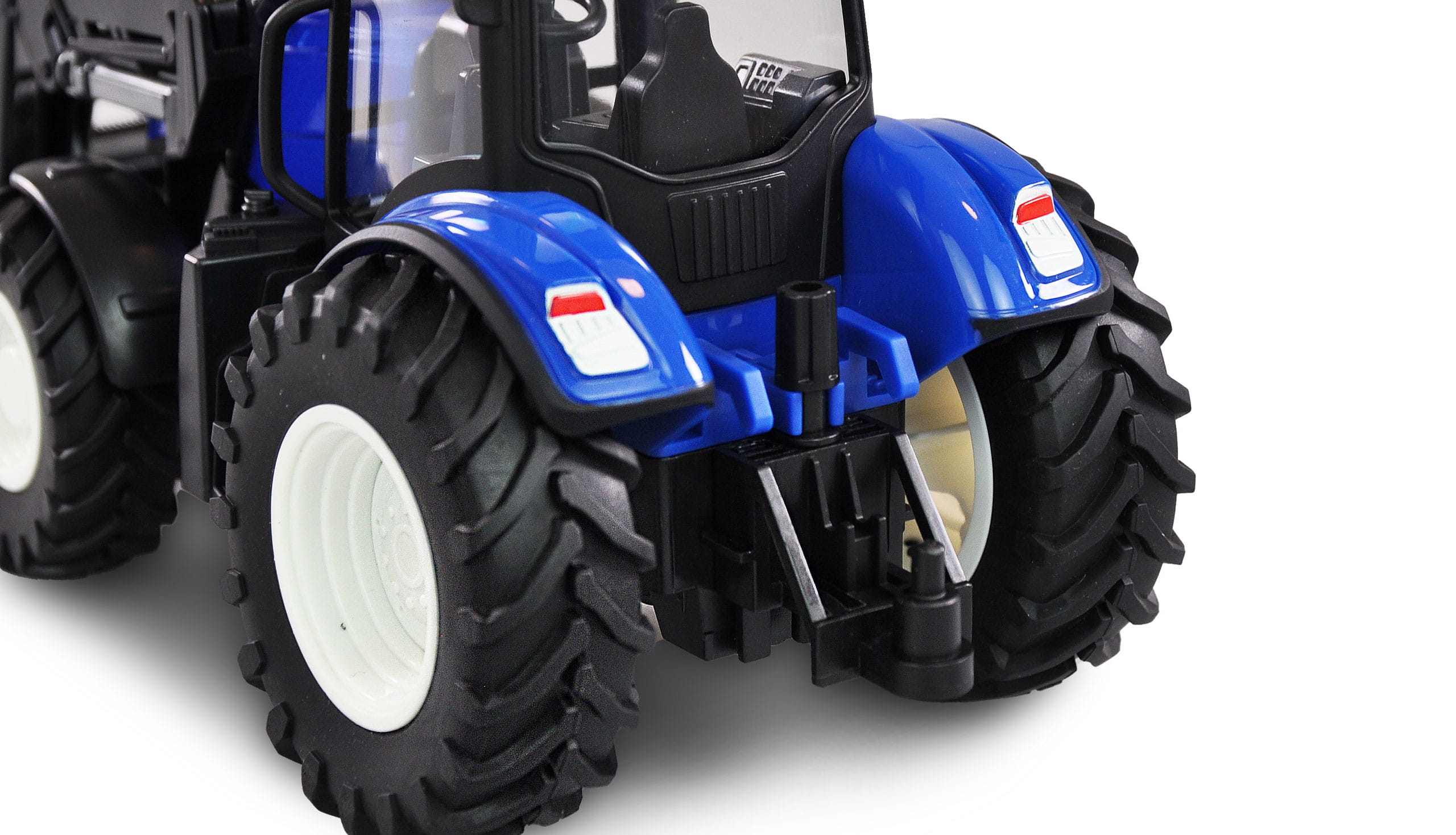 Amewi RC Traktor mit Kreiselschwader, Licht & Sound, 1:24 RTR