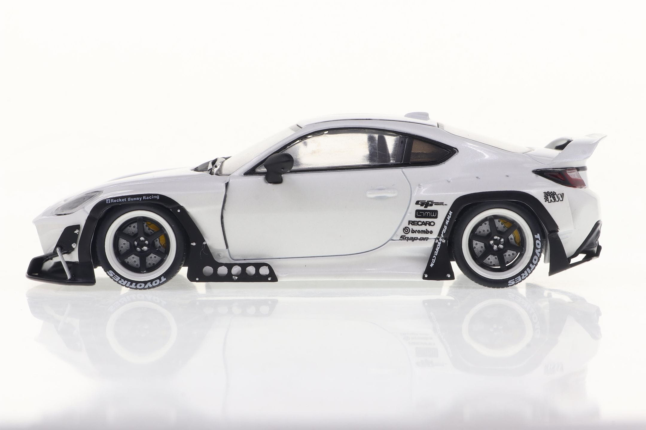 solido-1-43-toyota-gr86-rocket-bunny-weiss