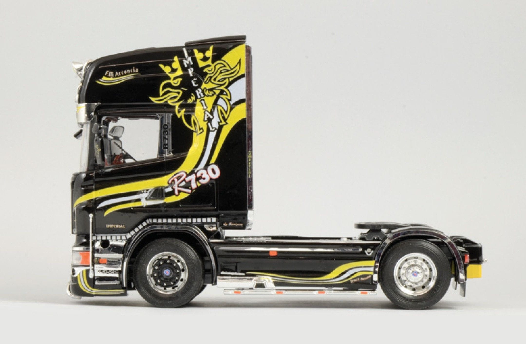 Italeri 1_24 Scania R730 V8 Topline Imperial Modellbausatz mit Dekor