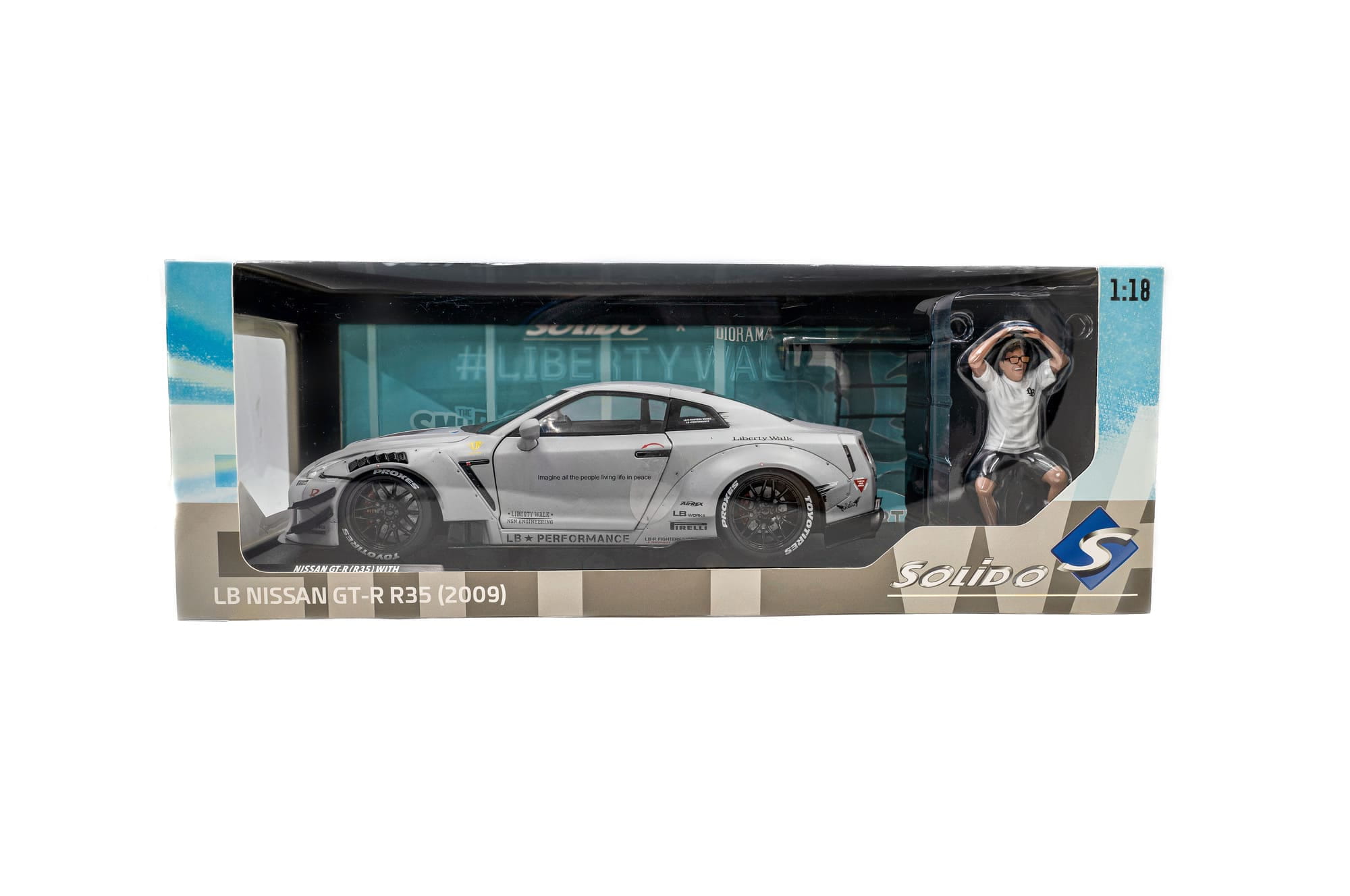 Solido 1_18 Nissan GT-R _R35_ grau mit Figur