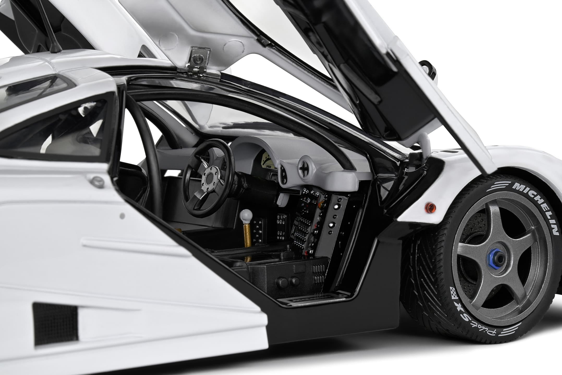 Solido 1_18 McLaren F1 GTR 1996 Modellauto - Detailgetreu_ weisse Nachbildung