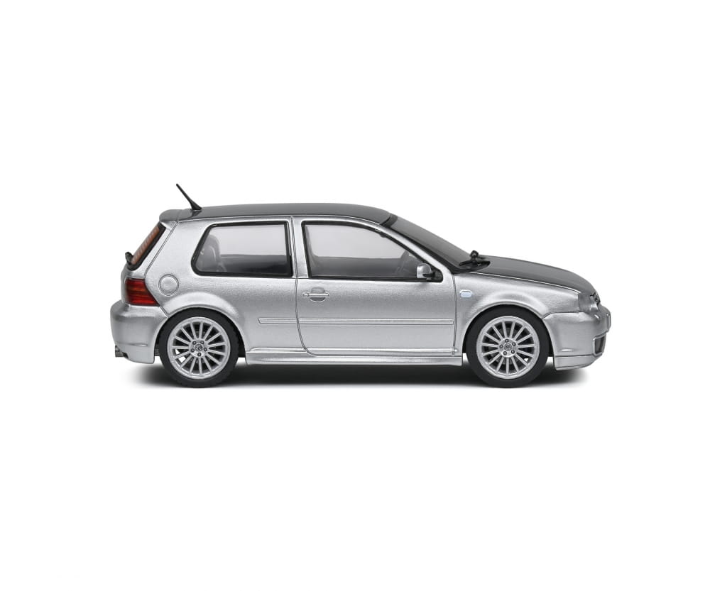 Solido 1_43 VW Golf R32 2003 silb Modellauto - RC-Zubehoer