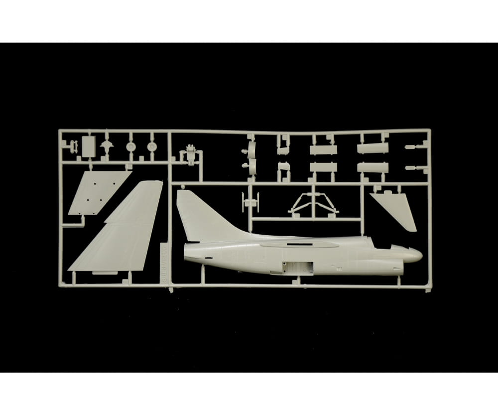 Italeri 1:72 A-7E Corsair II