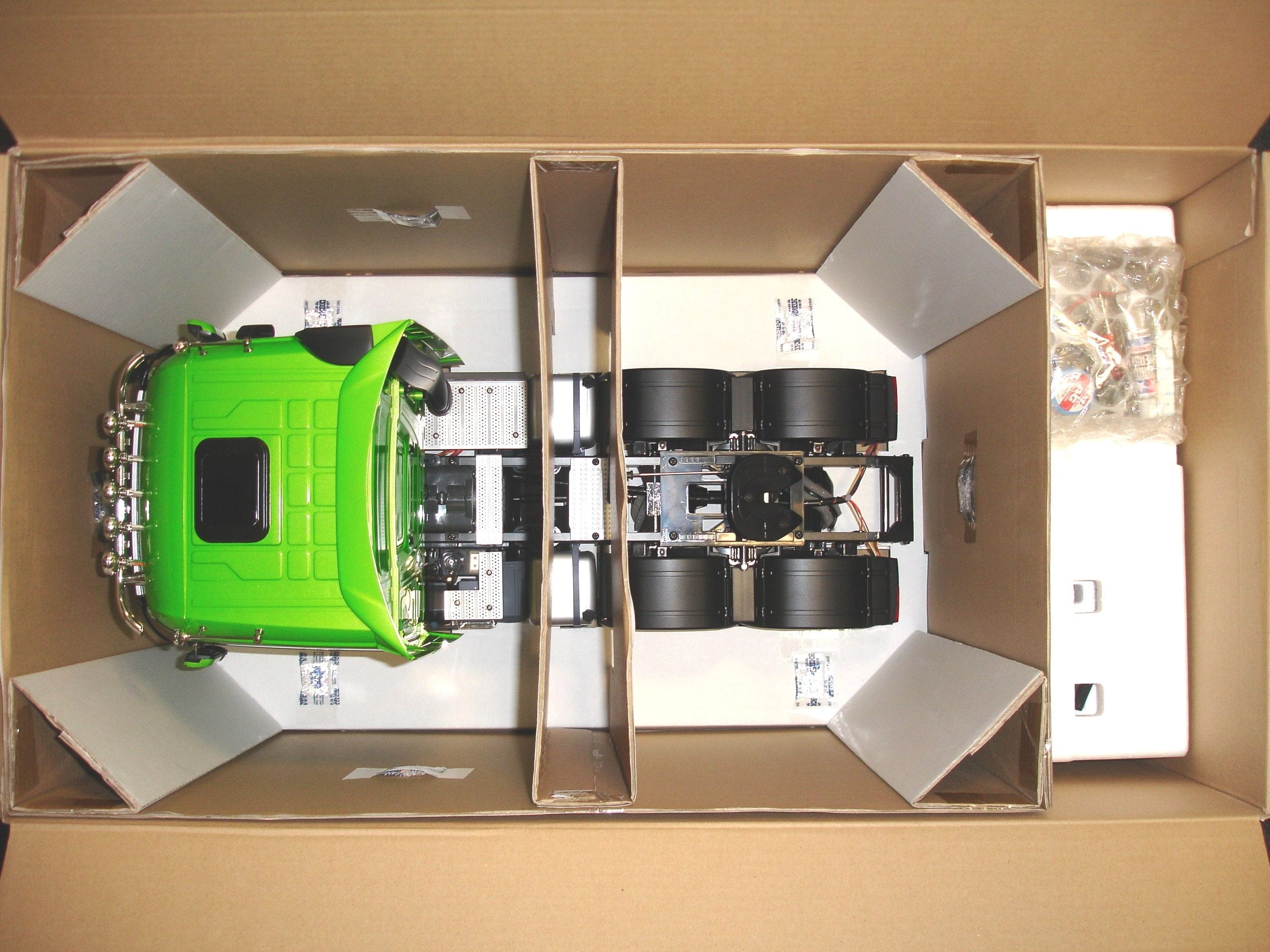 Tamiya 1:14 RC Truck XB MB Actros 3363 Grün Full Option Aufgebaut mit Fernsteuerung