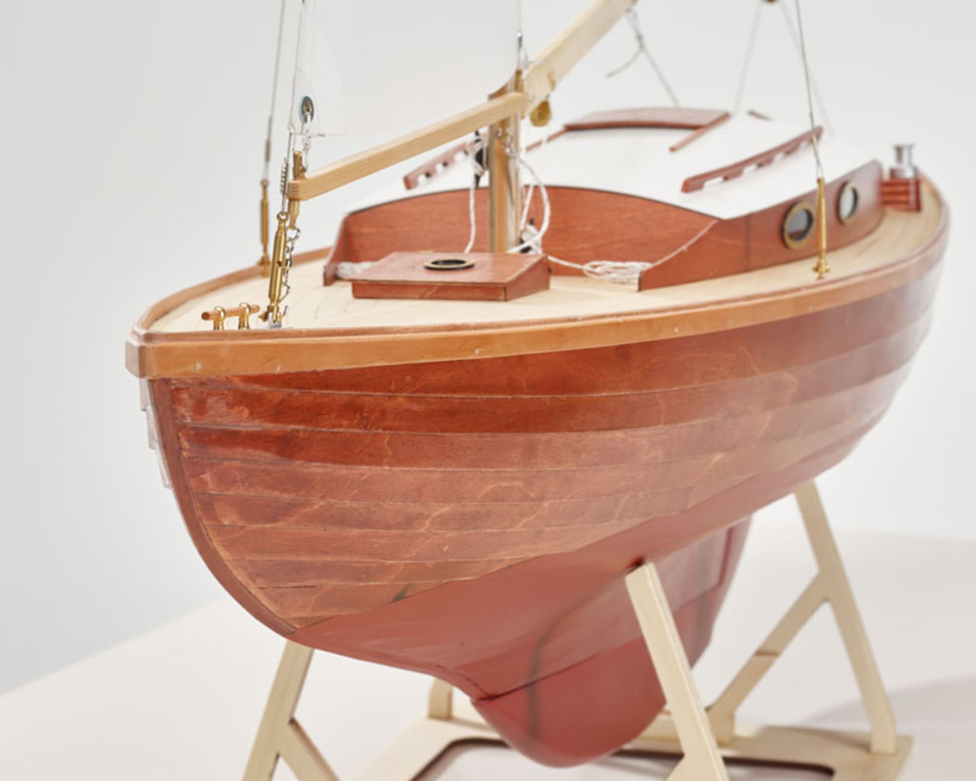 folkeboot rc bausatz 1-7-6 detailliertes modell eines nordischen segelboots