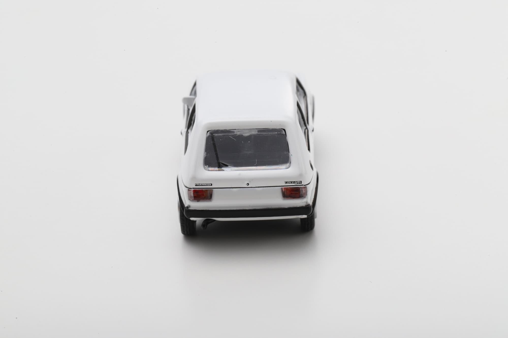 Schuco Volkswagen Golf I GTI Weiss 1_64 Sammlermodell