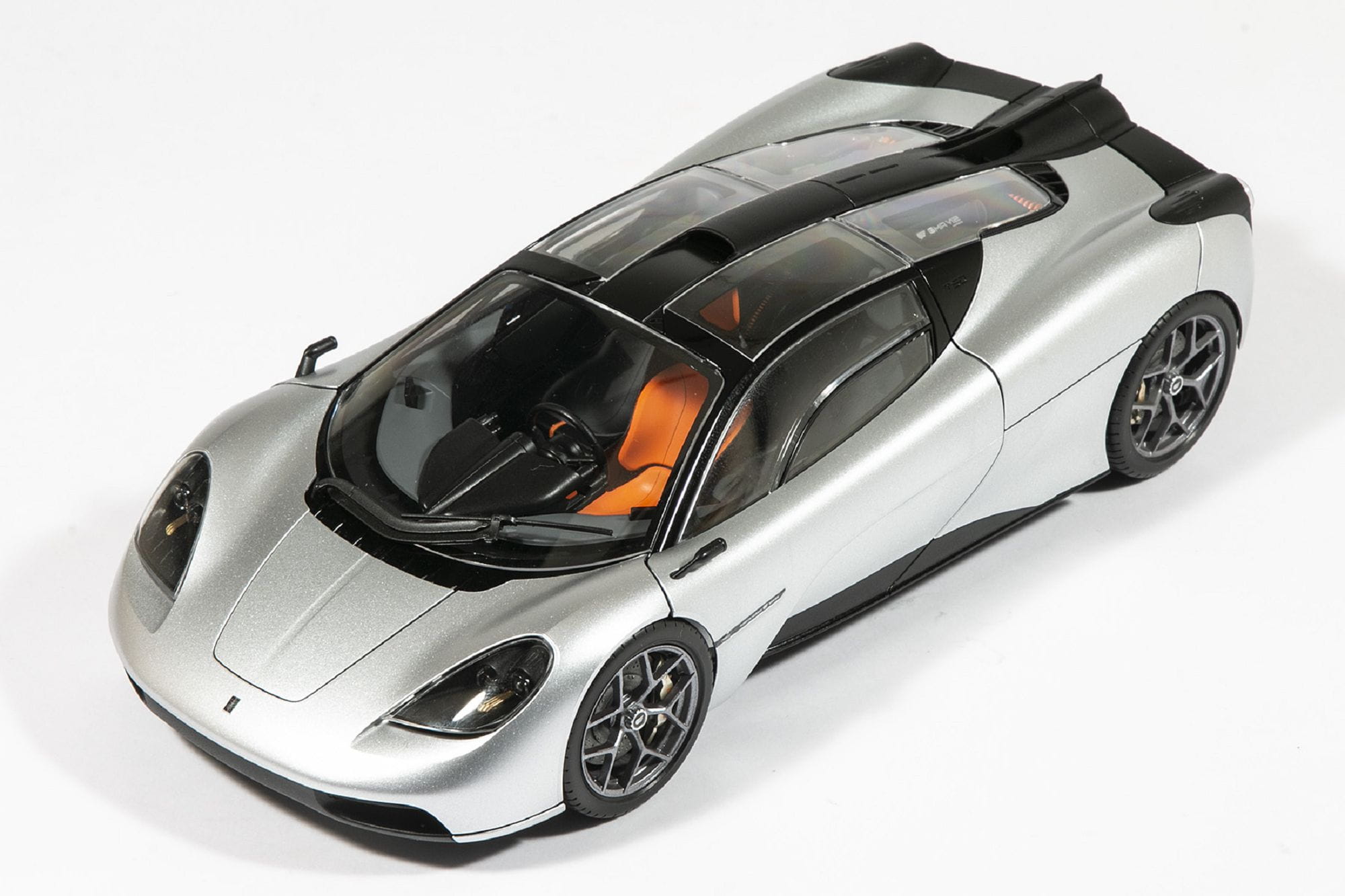 Tamiya GMA T.50 Gordon Murray Automotive 1:24 Platik Modellbau Auto Bausatz