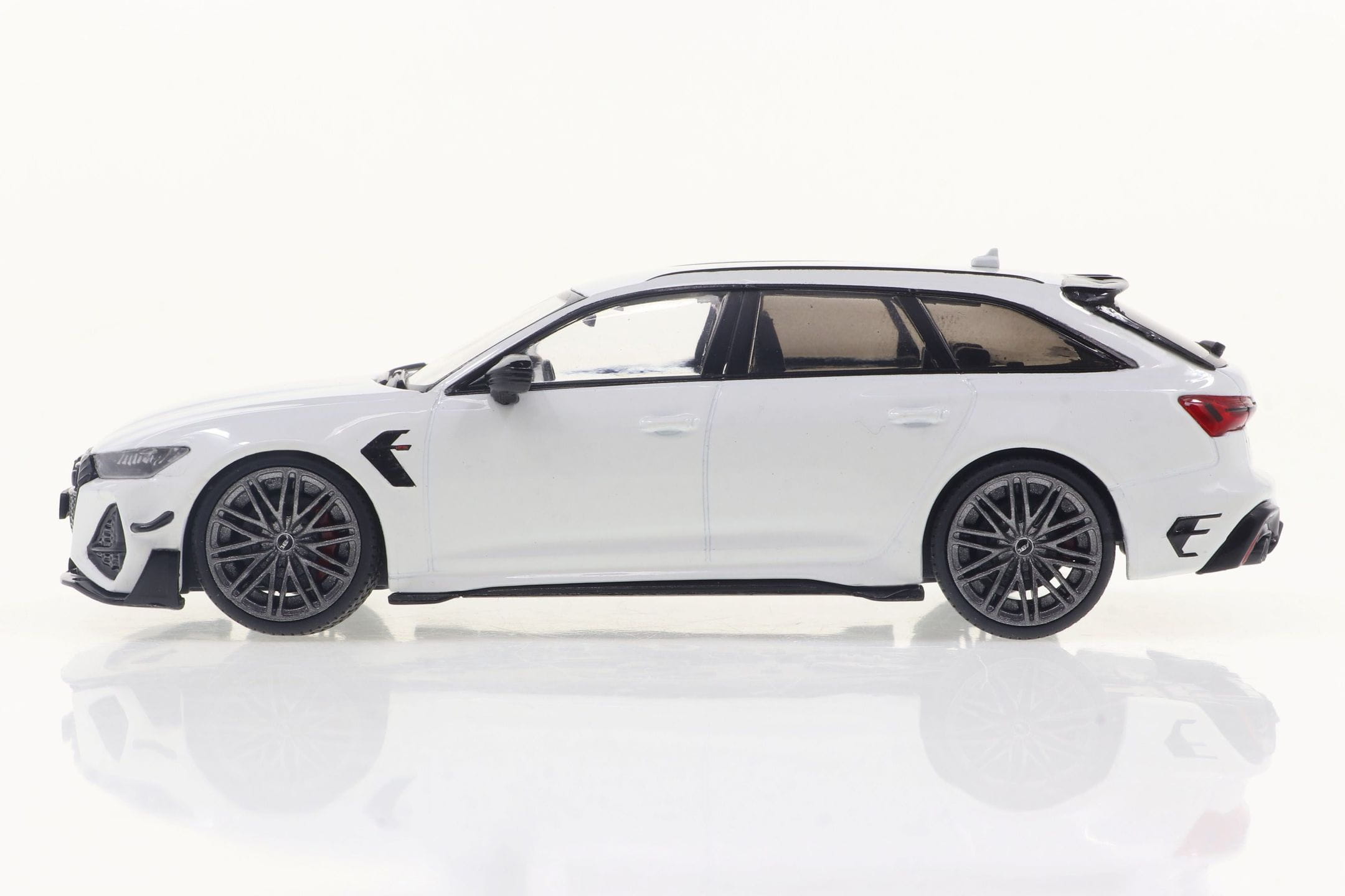 Solido 1_43 ABT RS6 R 2021 in Ibisweiss Modellauto aus Die-Cast Metall