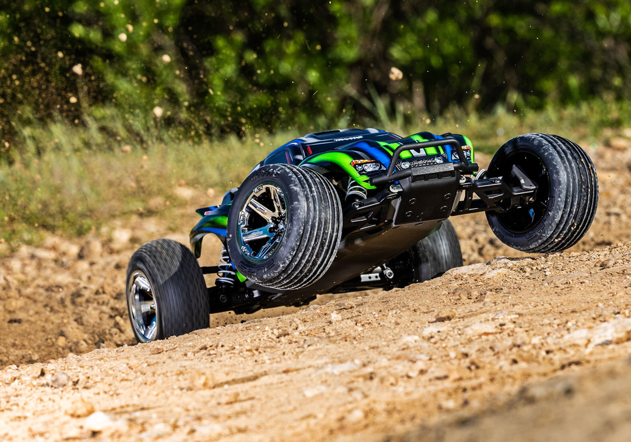 traxxas-rustler-buggy-brushless-hd-bl-2s-rtr-gruen-rtr