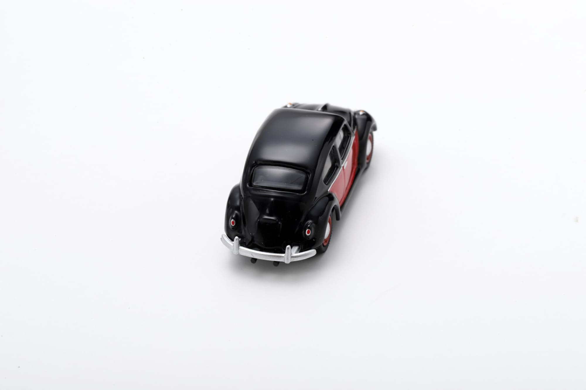 Schuco Volkswagen VW Kaefer Schwarz Rot 1_87 Sammlermodell