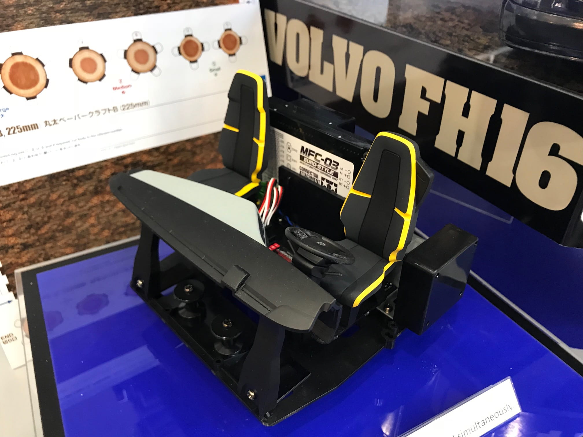 Tamiya RC Truck Volvo FH16 Holztransporter 3 Achs 1:14 Bausatz Tamiya RC Truck Volvo FH16 Holztransporter 3 Achs 1:14 Bausatz