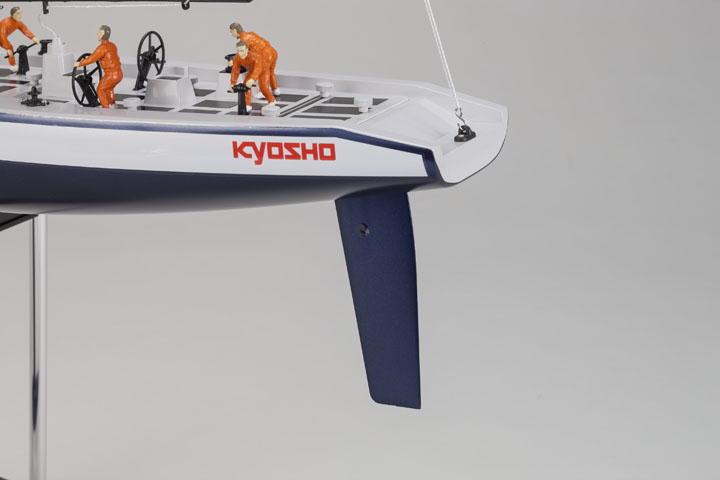 Kyosho RC Segelschiff Fortune 612 II RTR auf Schiffsstaender