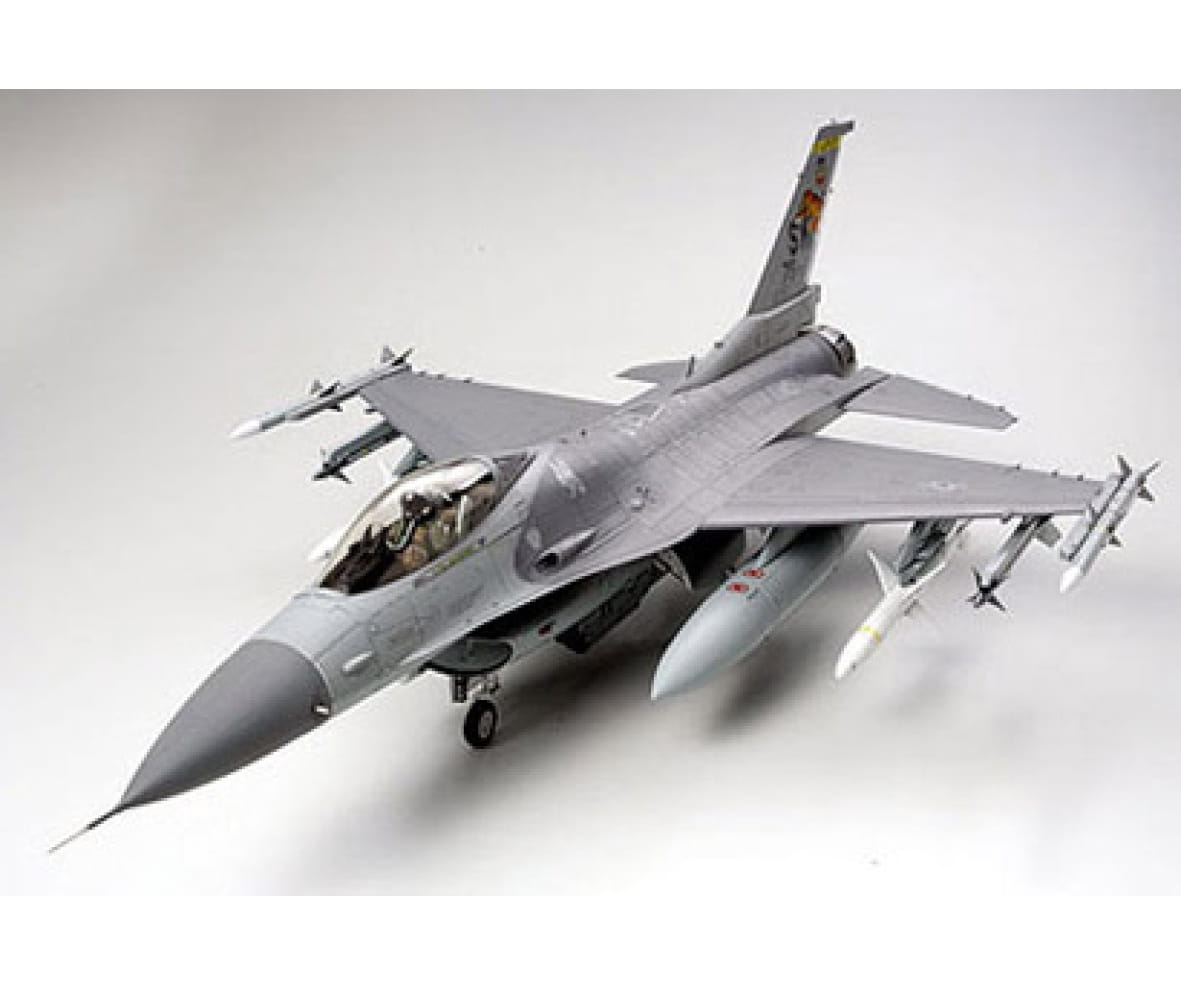 Tamiya F-16CJ Fighting Falcon Jet Modellbausatz 1_32