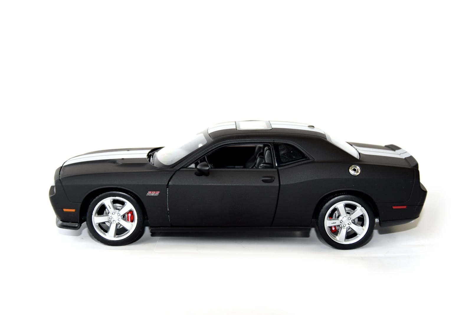 Welly Modellauto 1:24 2012 Dodge Challenger SRT Matt Schwarz