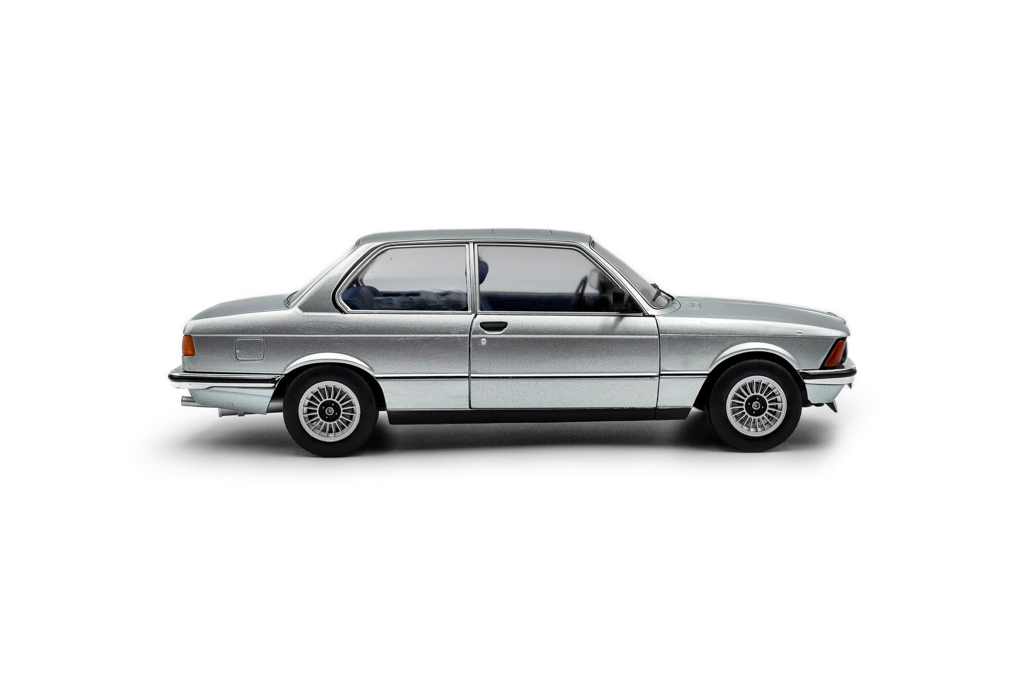 Solido BMW E21 323i Saphirblau Metallic Standmodellauto im Massstab 1_18