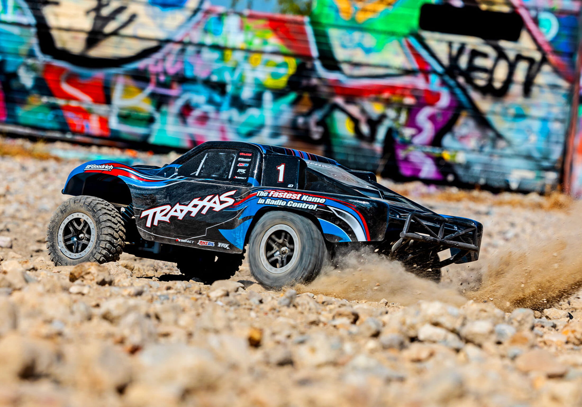 traxxas slash brushless rtr short course truck blau