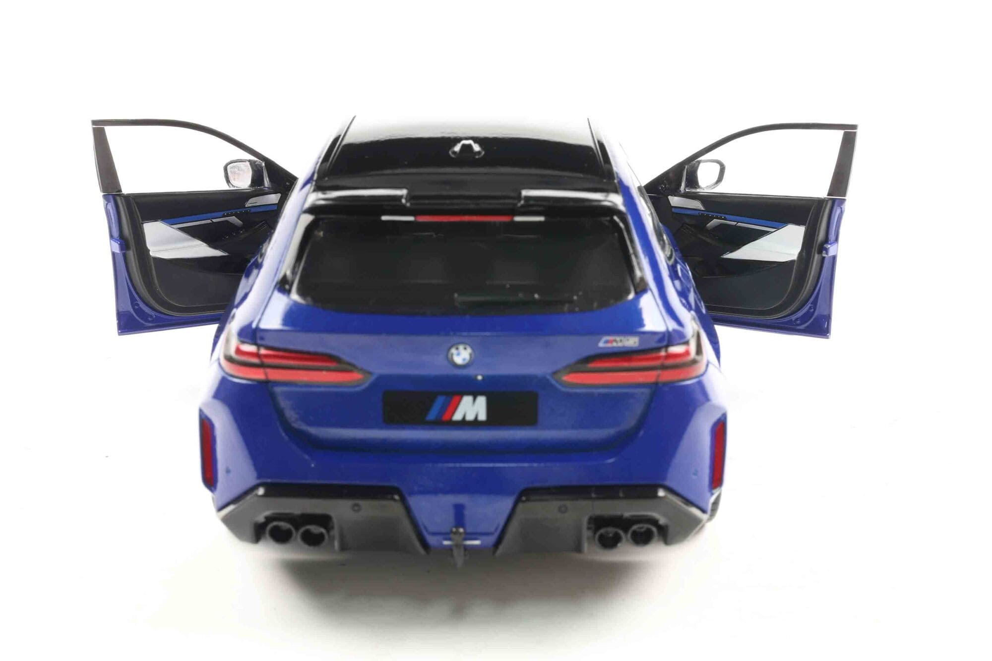 Solido BMW M5 Touring Marina Bay Blue Metallic 1_18 Modellauto