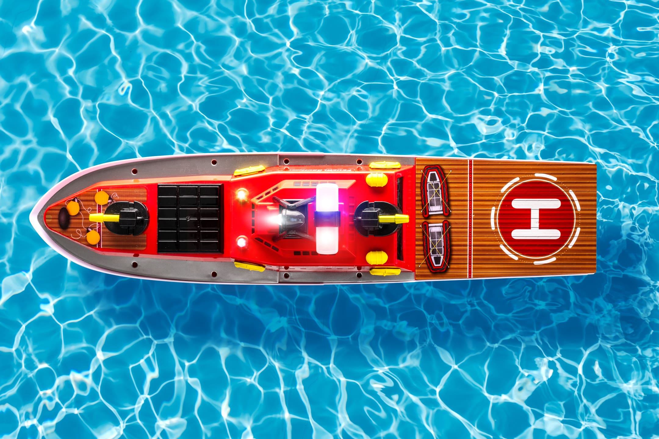 Carson RC Feuerloeschboot mit Wasserwerfer 2_4GHz 100% RTR