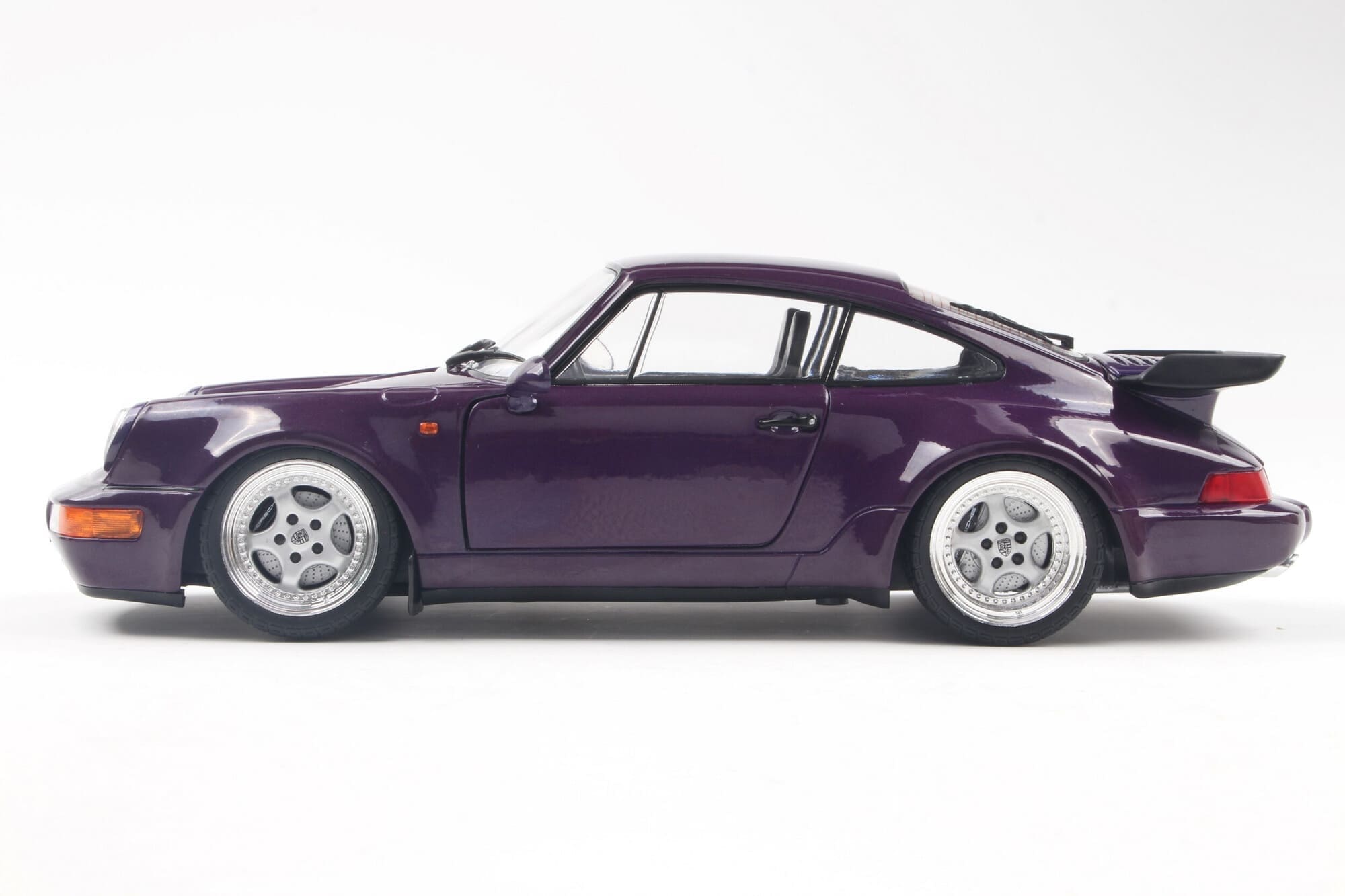 Solido Porsche 911 _964_ Turbo Violet Blue Metallic Standmodellauto im Massstab 1_18_