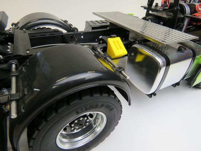 Thicon 1:14 Hemmschuhe gelb mit Halter schwarz 2Stück Thicon 1_14 Hemmschuhe gelb mit Halter schwarz 2Stueck - RC-Zubehoer