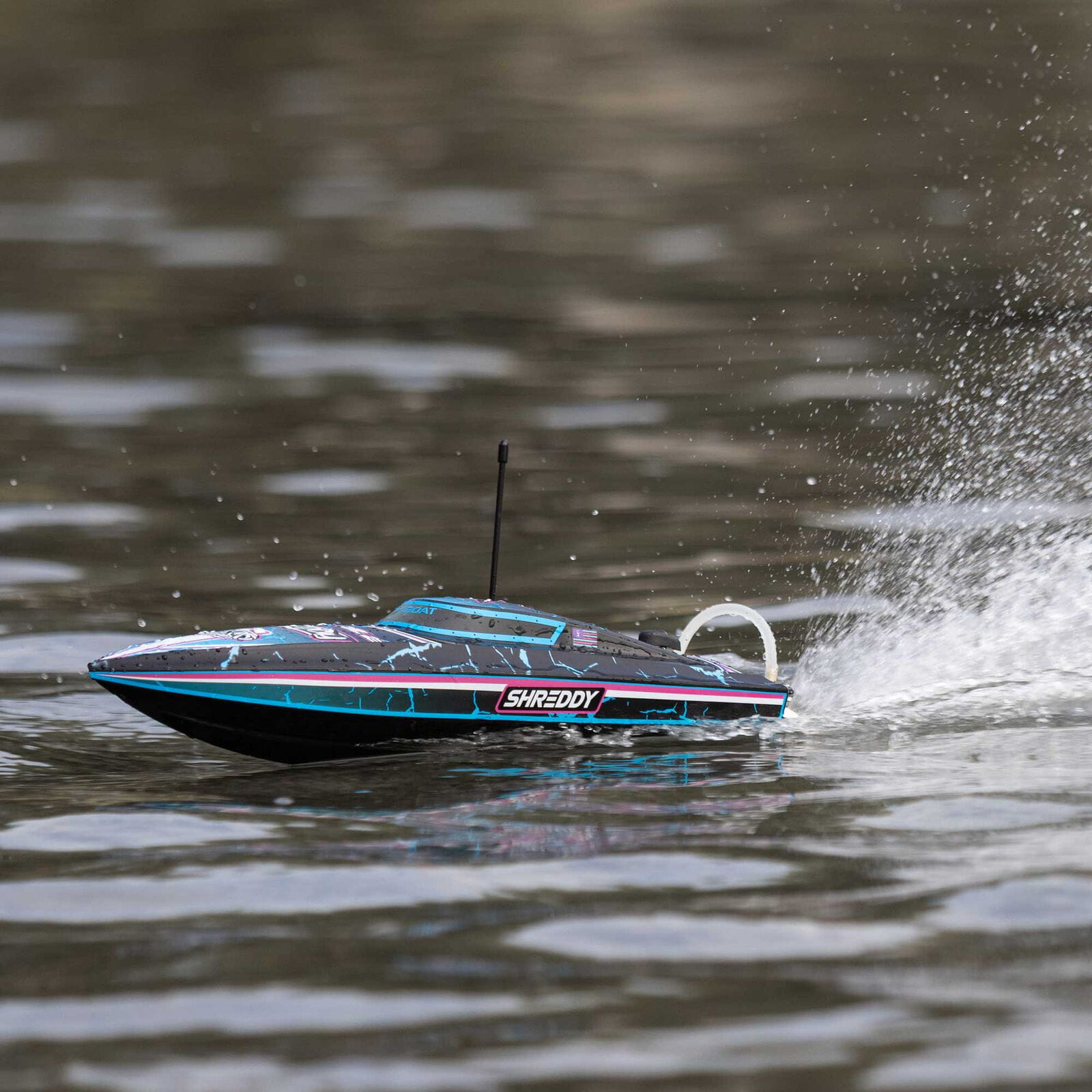 Pro Boat Recoil 2 18_ Brushless Deep V RTR Shreddy - RC Boot auf Wasser