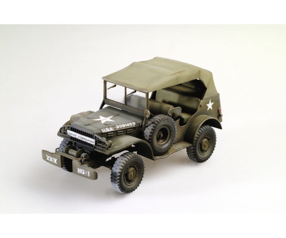 Plastikmodellbau von Italeri 1-35 dodge wc 56 command car