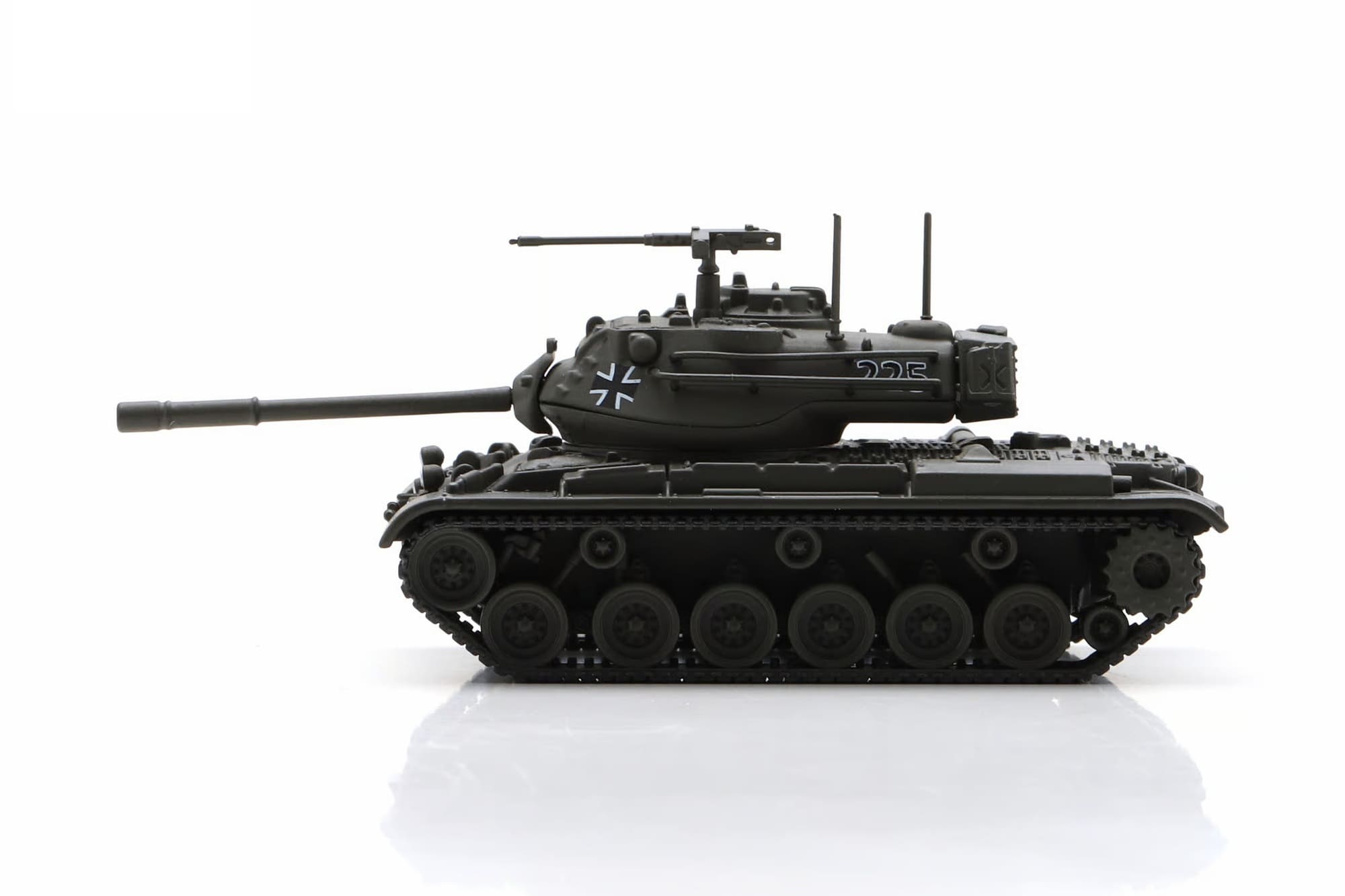 Schuco Bundeswehr Kampfpanzer M47 Olivgruen 1_87 Sammlermodell