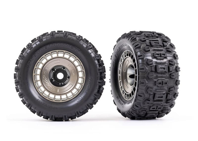 Traxxas Sledgehammer-Reifen 3.8 auf Felge