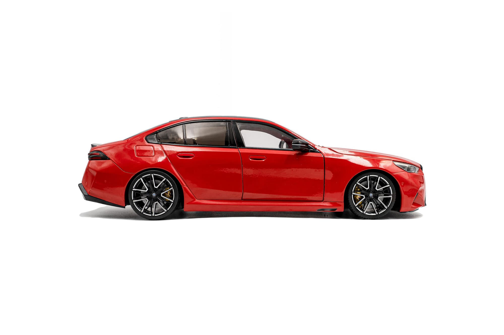 Solido BMW M5 G90 Feuerrot Standmodellauto im Massstab 1_18