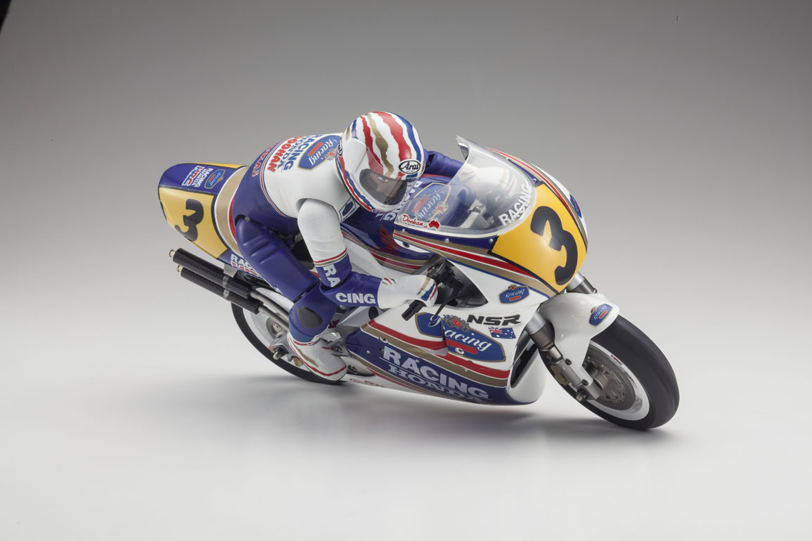 Kyosho Hanging On Racer Honda NSR500 1991 RC Motorrad Bausatz mit beweglicher Fahrerfigur