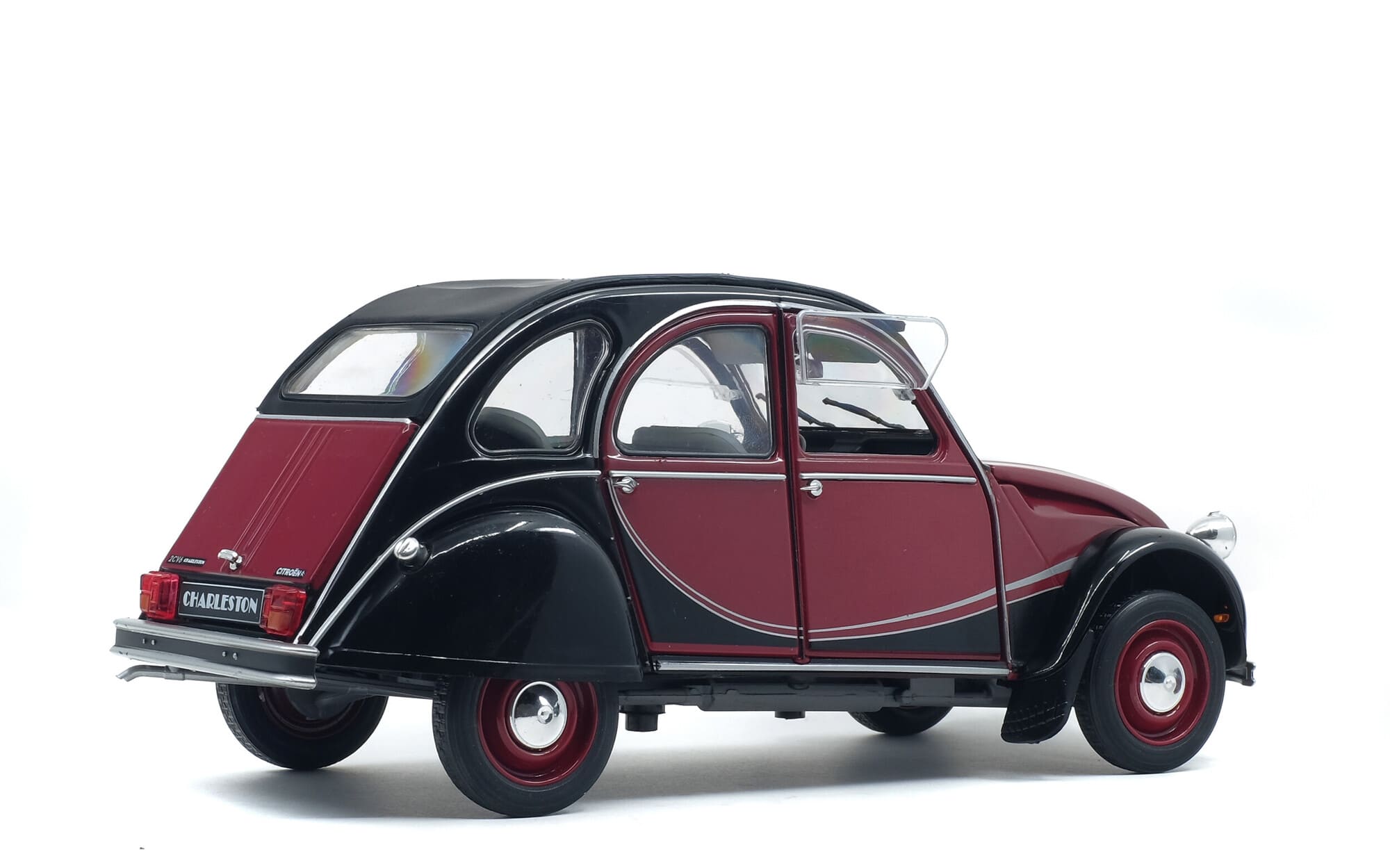 Solido 1_18 Citroen 2CV6 Charleston 1982 Modellauto in Bichromatischer Lackierung