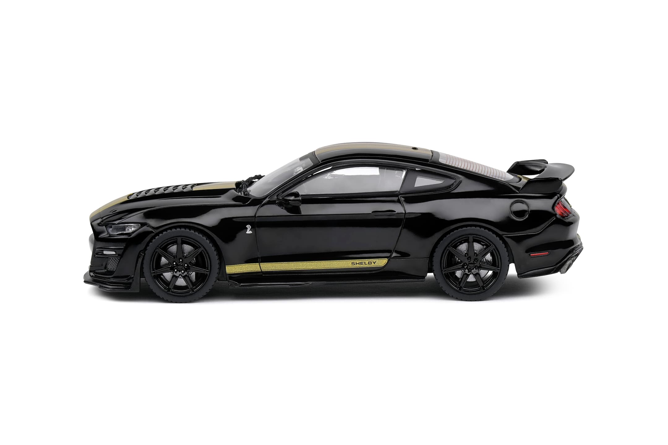 Solido 1_43 Shelby Mustang GT500 2020 Modellauto in Schwarz mit Goldstreifen_ Detailgetreu