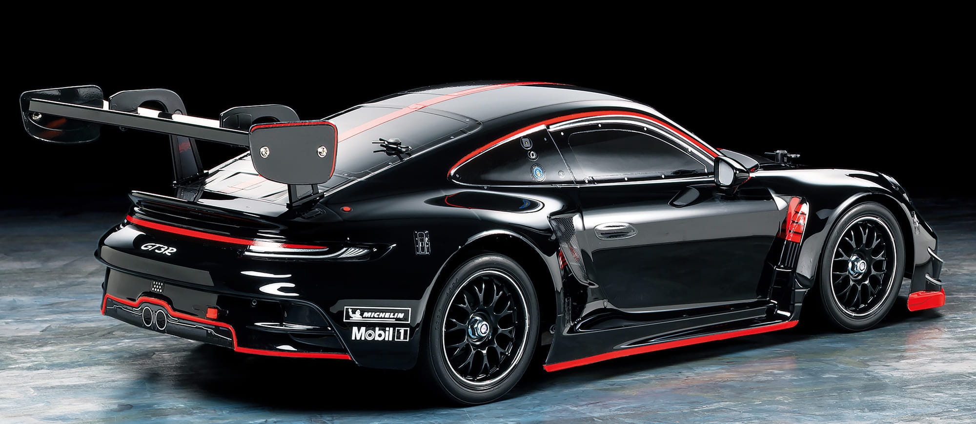 Tamiya RC Modell Porsche 911 GT3R 992 mit TT-02 Chassis und vorlackierter Karosserie