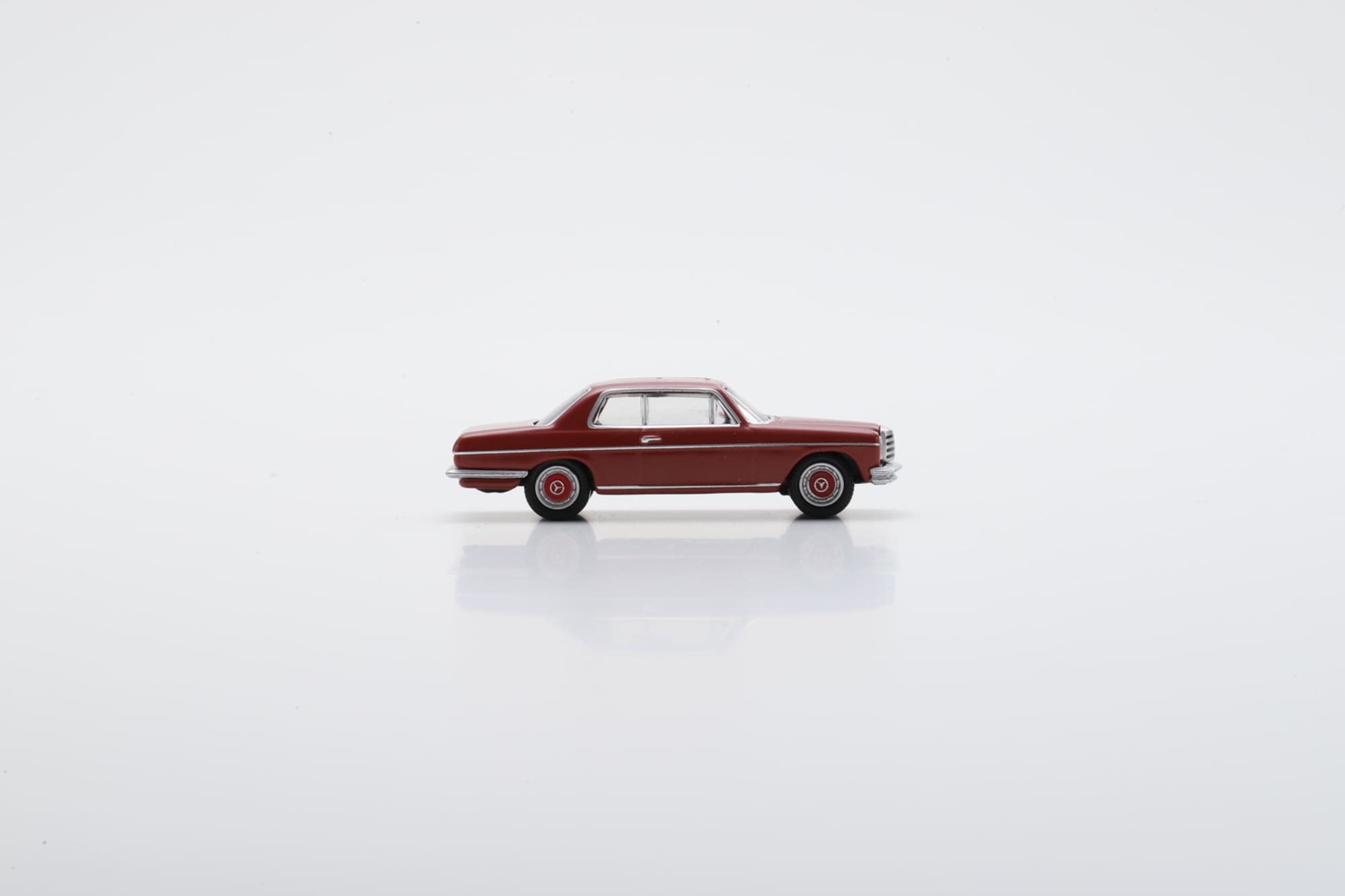 Schuco Mercedes-Benz Strich Acht Coupé W114 1_87 Sammlermodell