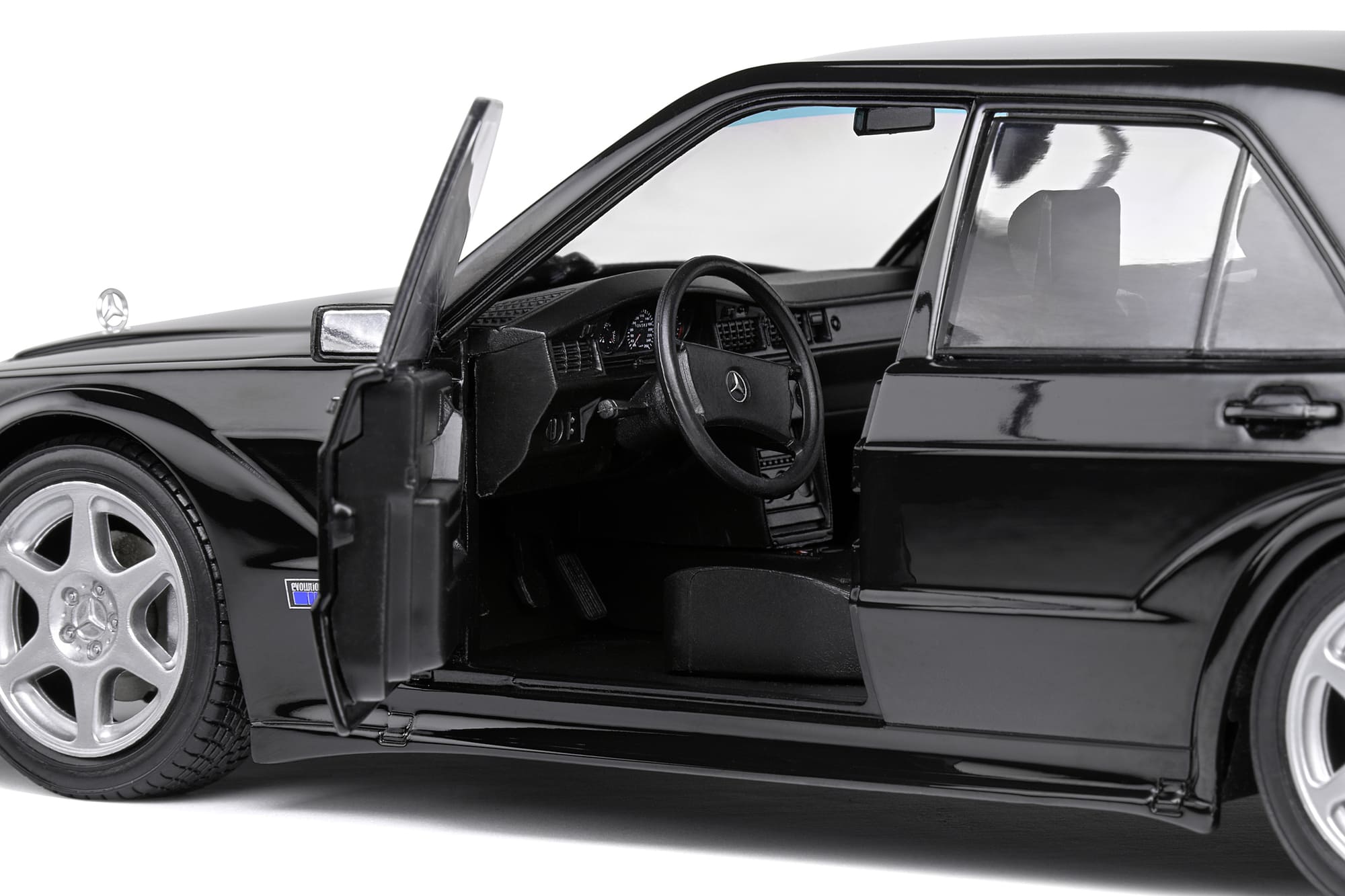 Solido Mercedes-Benz 190E Evo 2 Schwarz Standmodellauto im Massstab 1_18