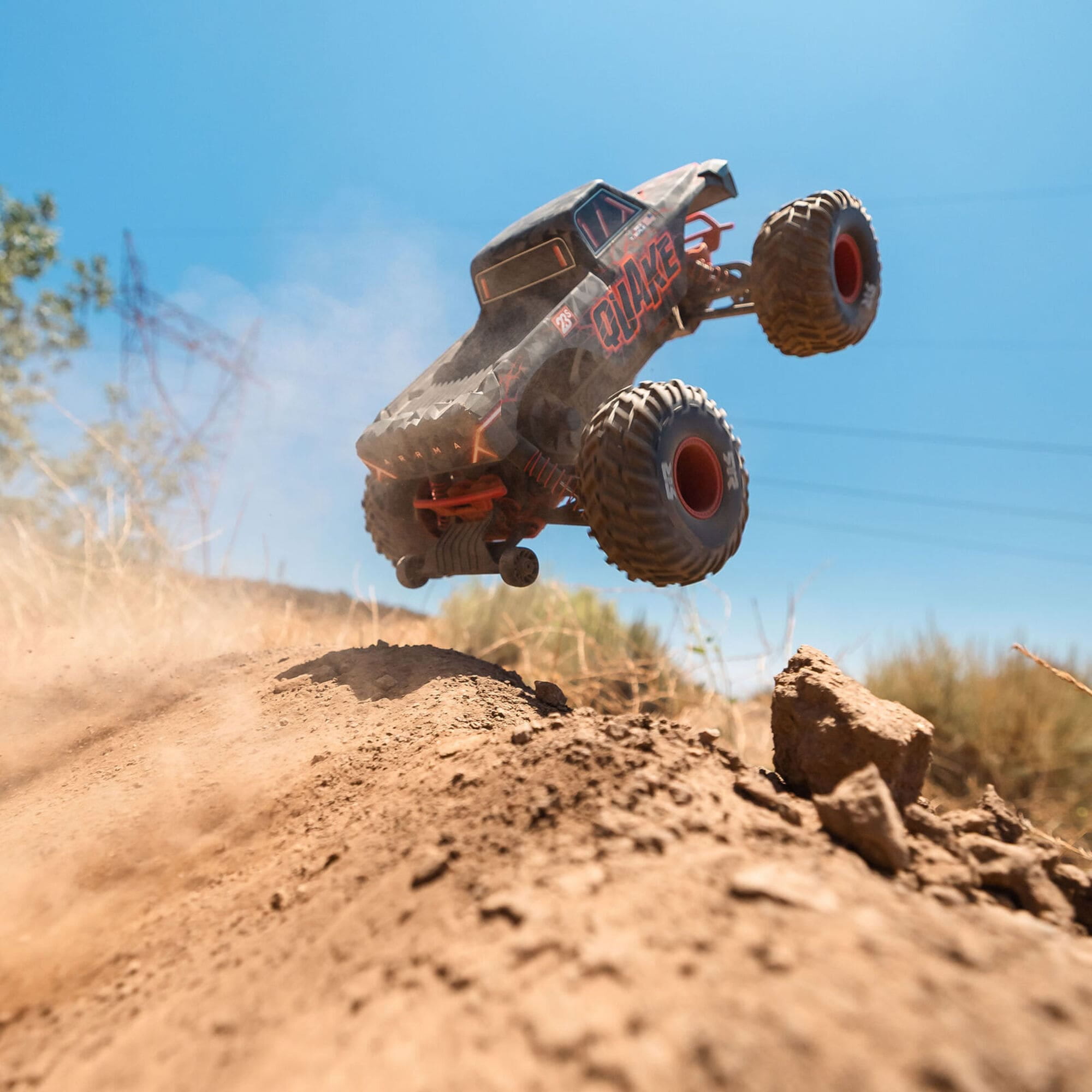 ARRMA QUAKE 223S DSC 2WD RTR Brushless Monster Truck in Rot