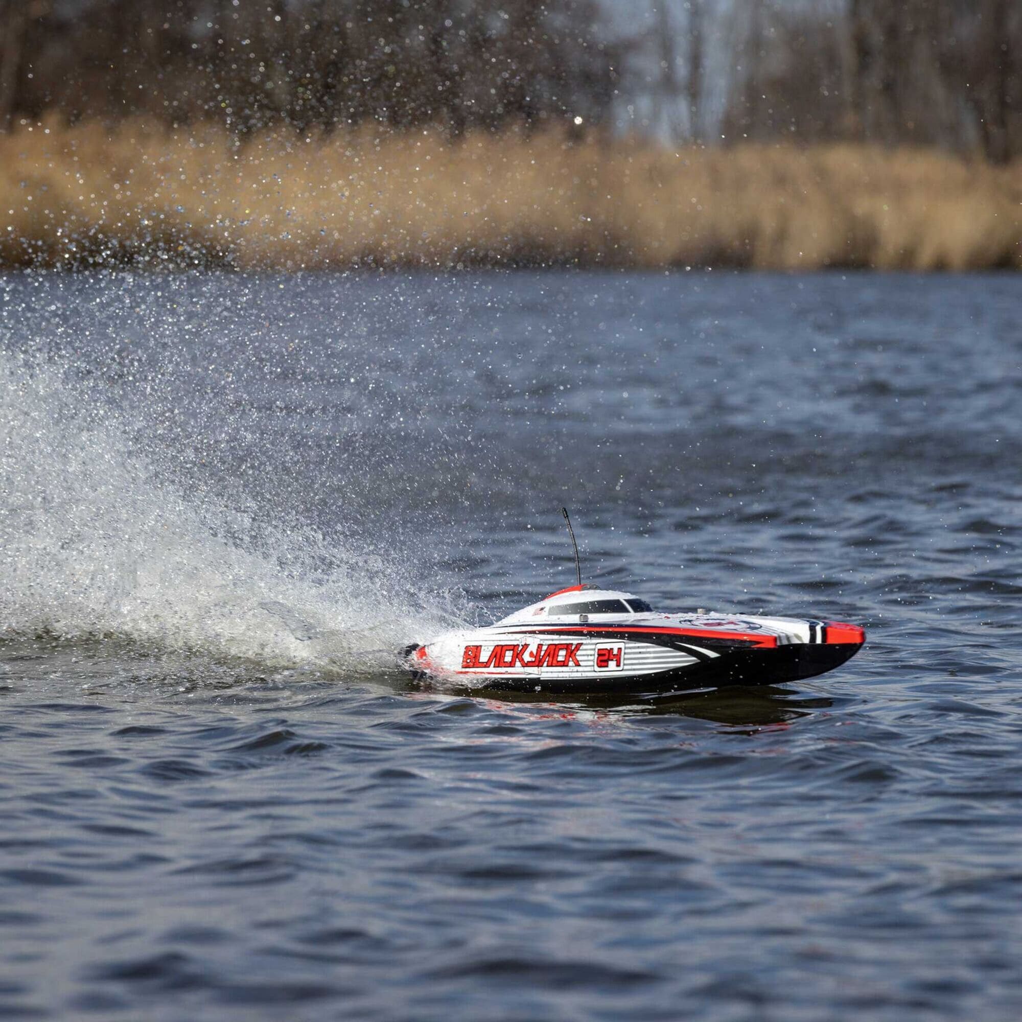 Pro Boat Blackjack 24 V2 RTR Katamaran RC Boot Vegas