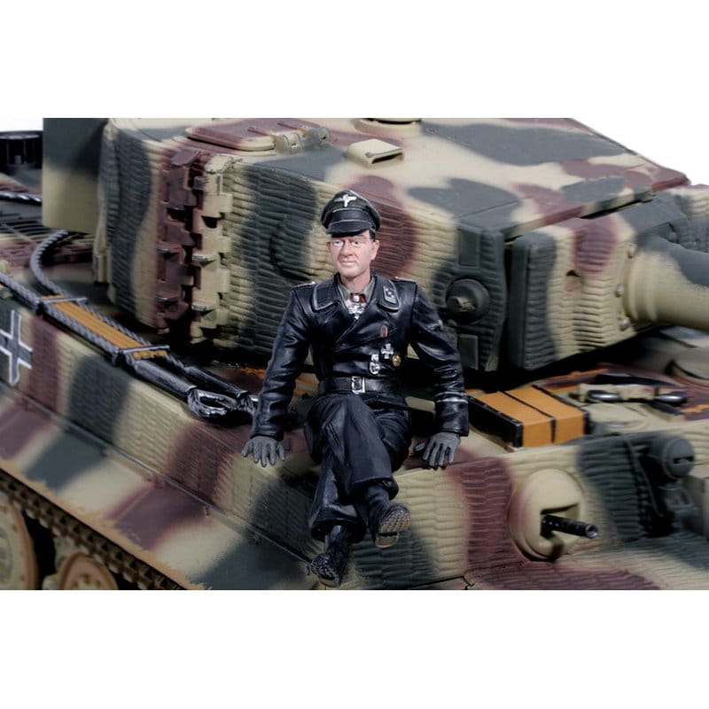 Torro 1_16 Figuren Serie Figur _Michael Wittmann_ Hauptsturmfuehrer sitzend - RC-Zubehoer