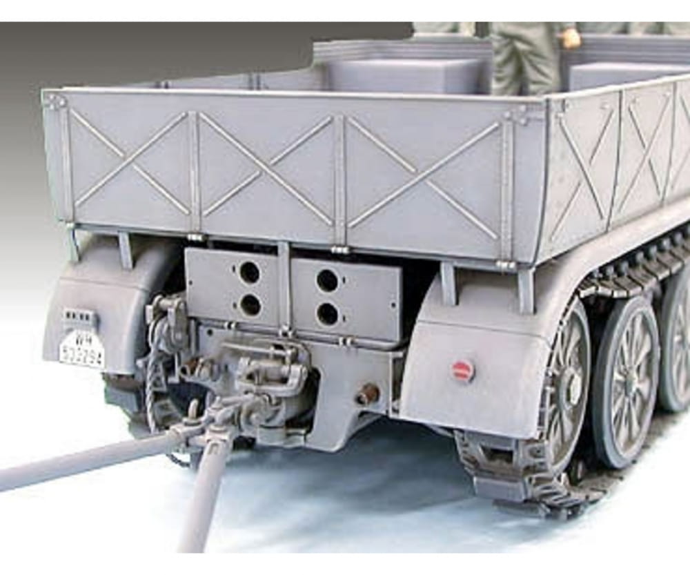 Tamiya WWII SdKfz.9 Famo 18to Halbkette 1:35 Plastik Modellbau Militär Bausatz