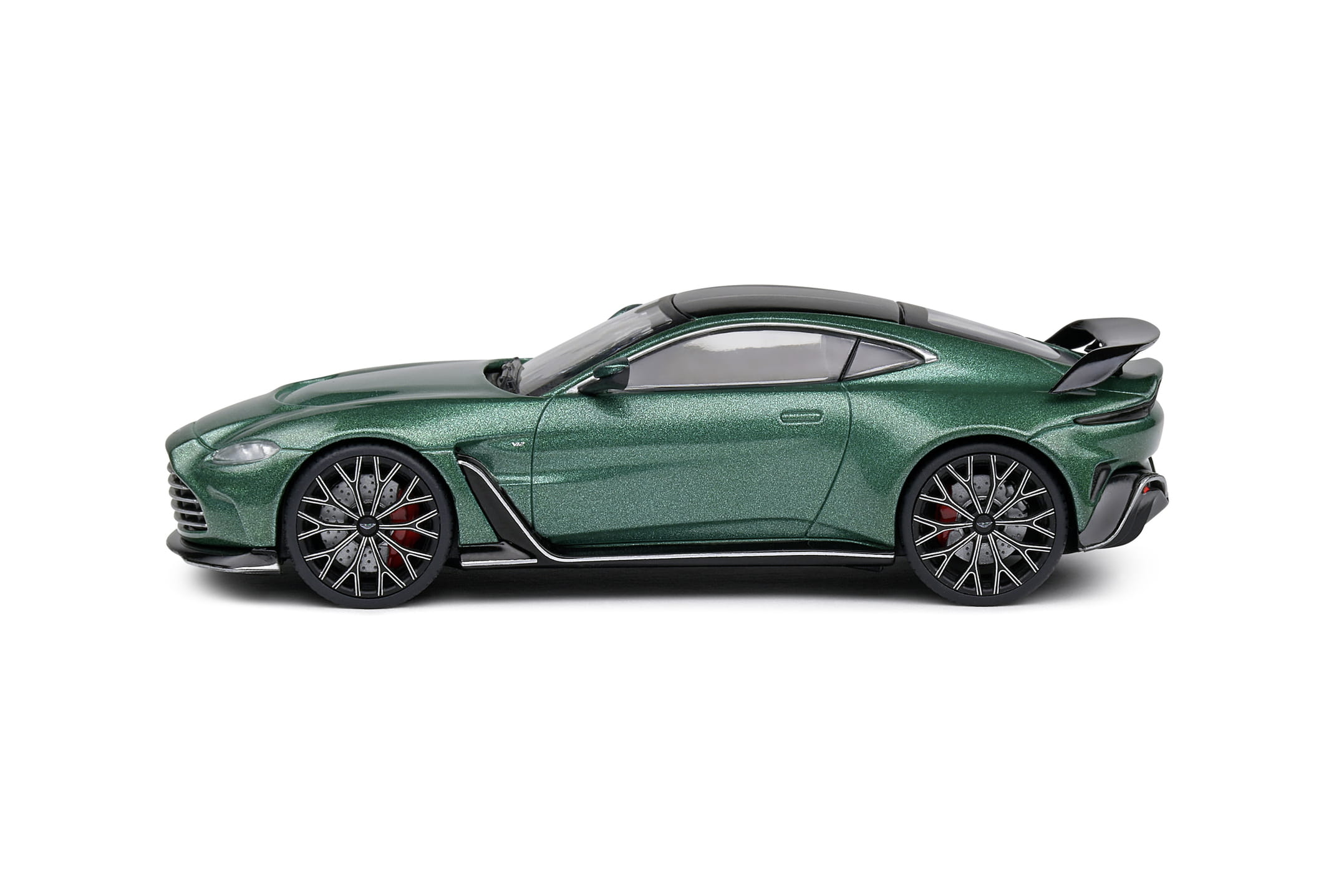 Aston Martin Vantage V12 1_43 Modellauto in Aston Martin Racing Green von Solido
