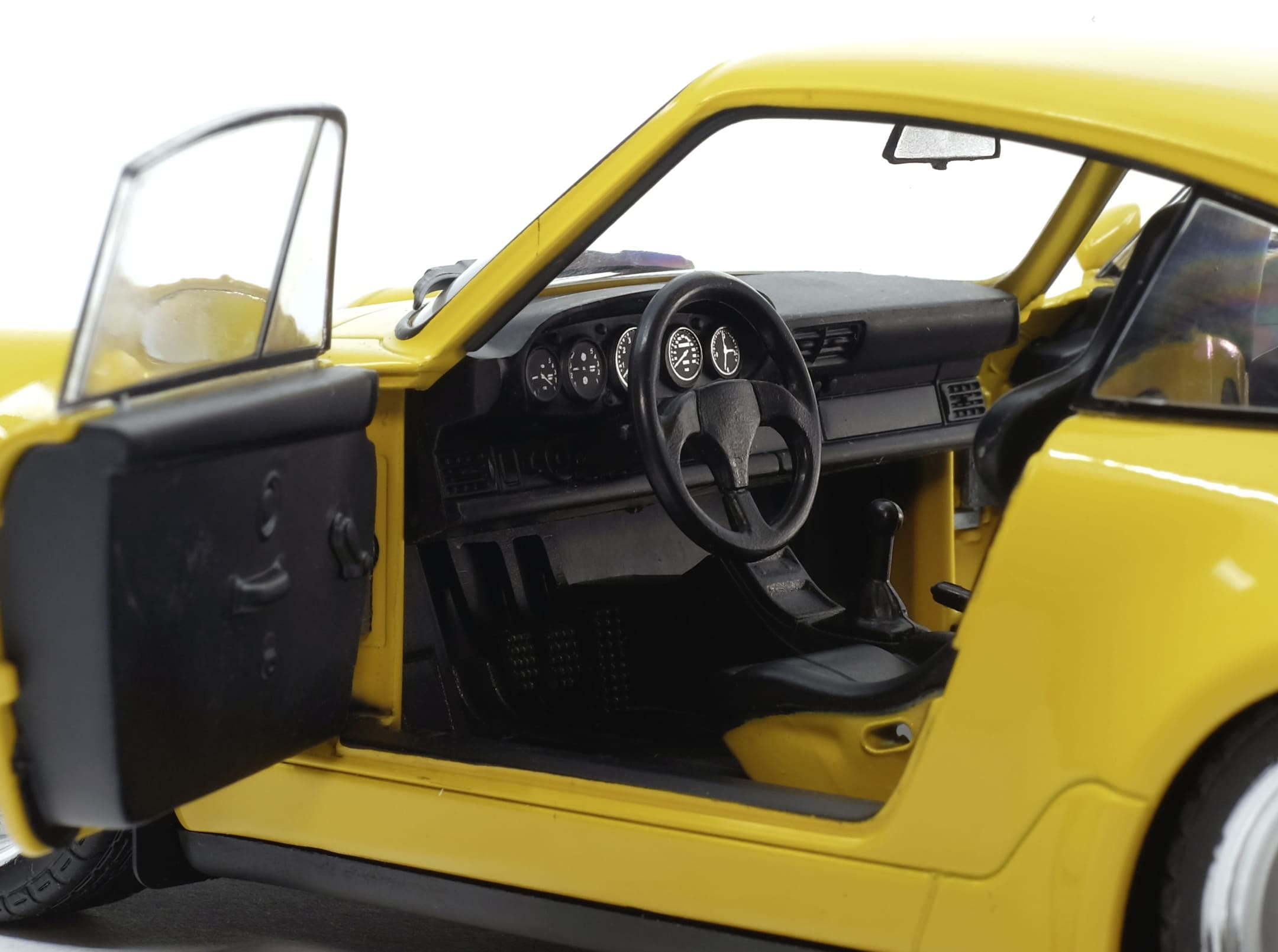 Solido Porsche 911 964 Carrera 3.8 RS gelb Modellauto 1_18