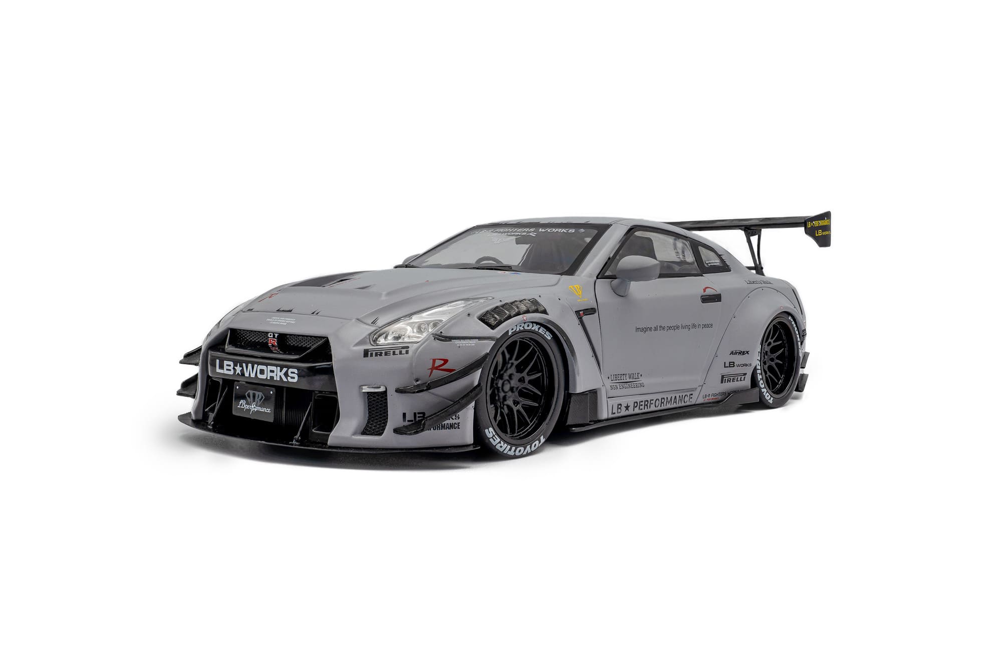 Solido 1_18 Nissan GT-R _R35_ grau mit Figur