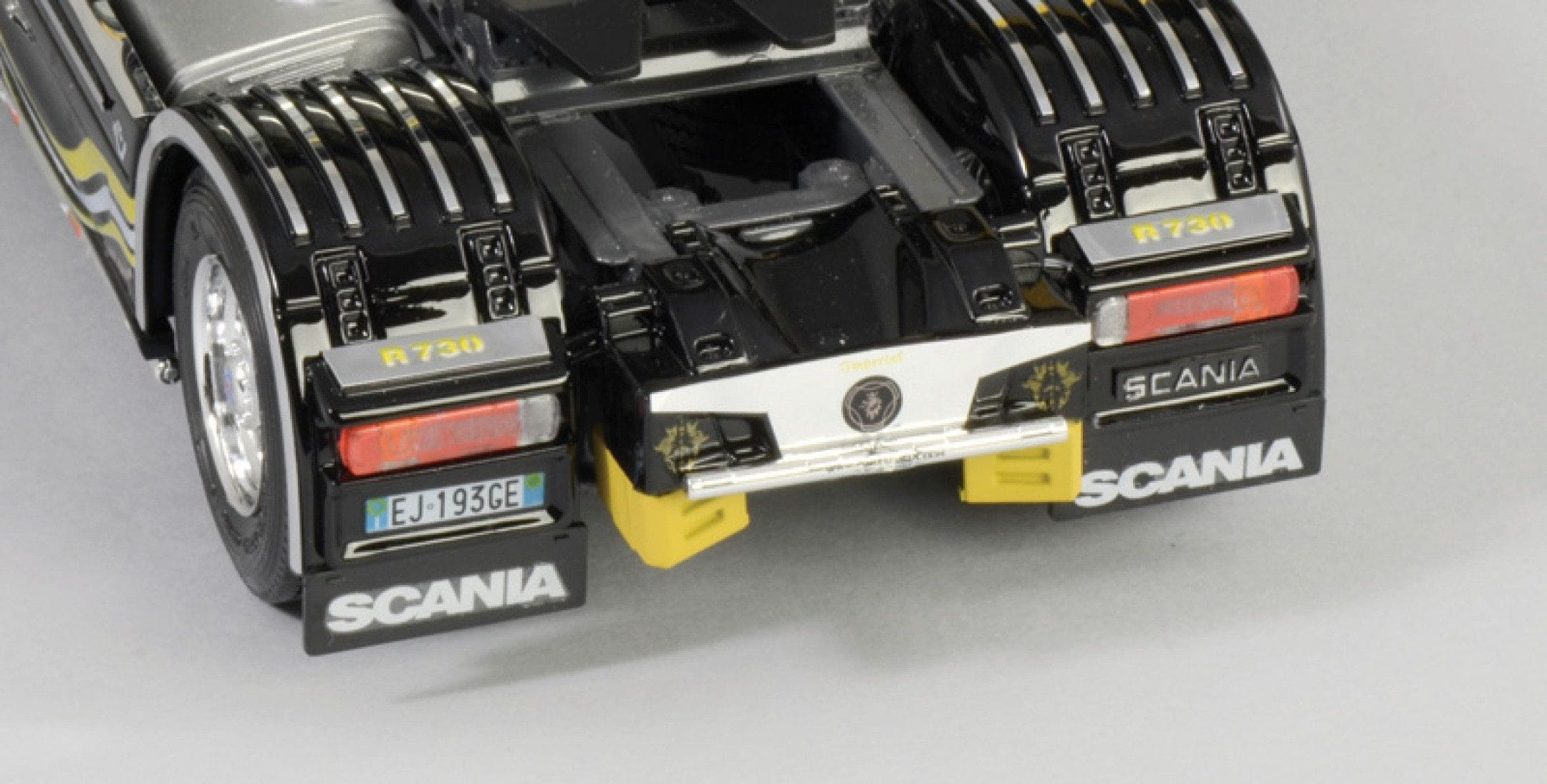 Italeri 1_24 Scania R730 V8 Topline Imperial Modellbausatz mit Dekor