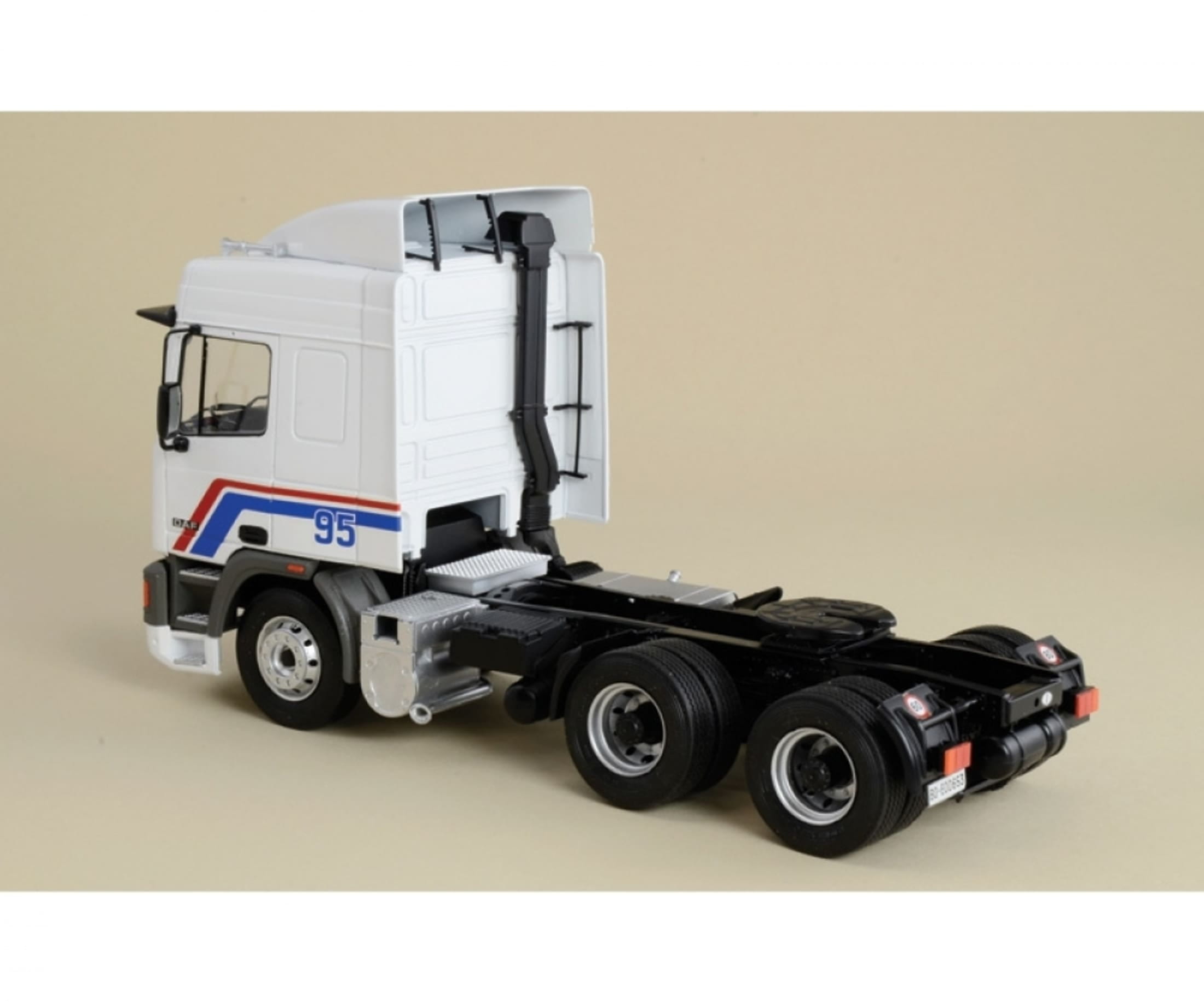 Plastikmodellbau von Italeri 1-24 daf 95 master truck zgm