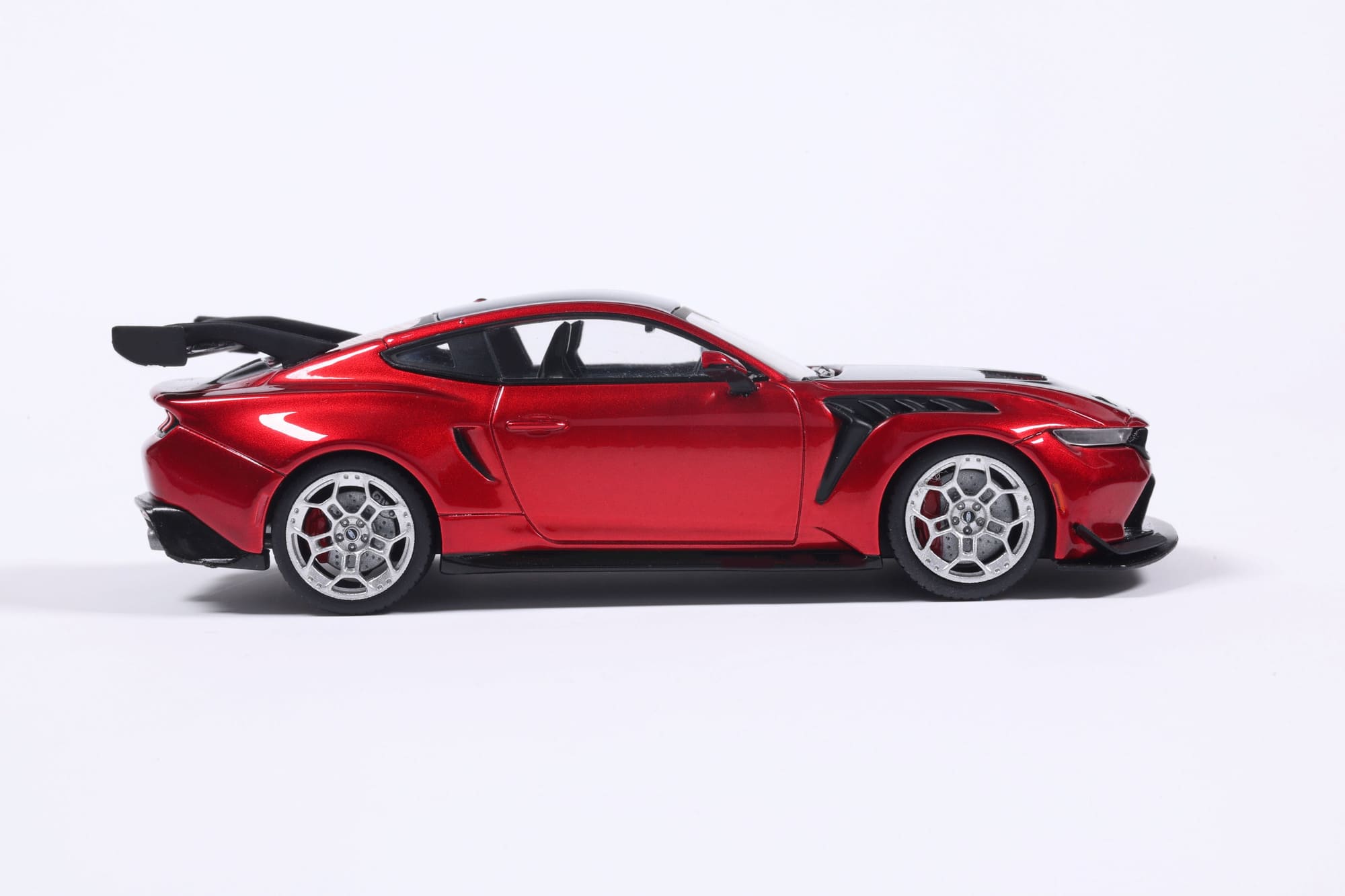 Solido 1_43 Ford Mustang GTD Molten Magenta rot