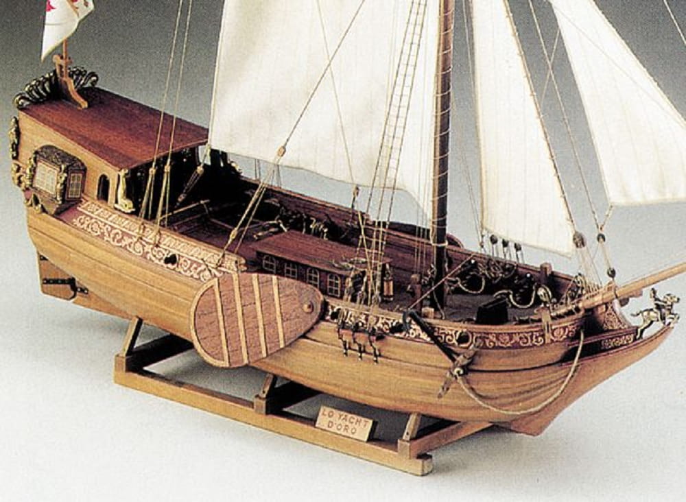 orel Goldene Yacht Modell 1_50 aus Holz_ historisches Schiffsmodell
