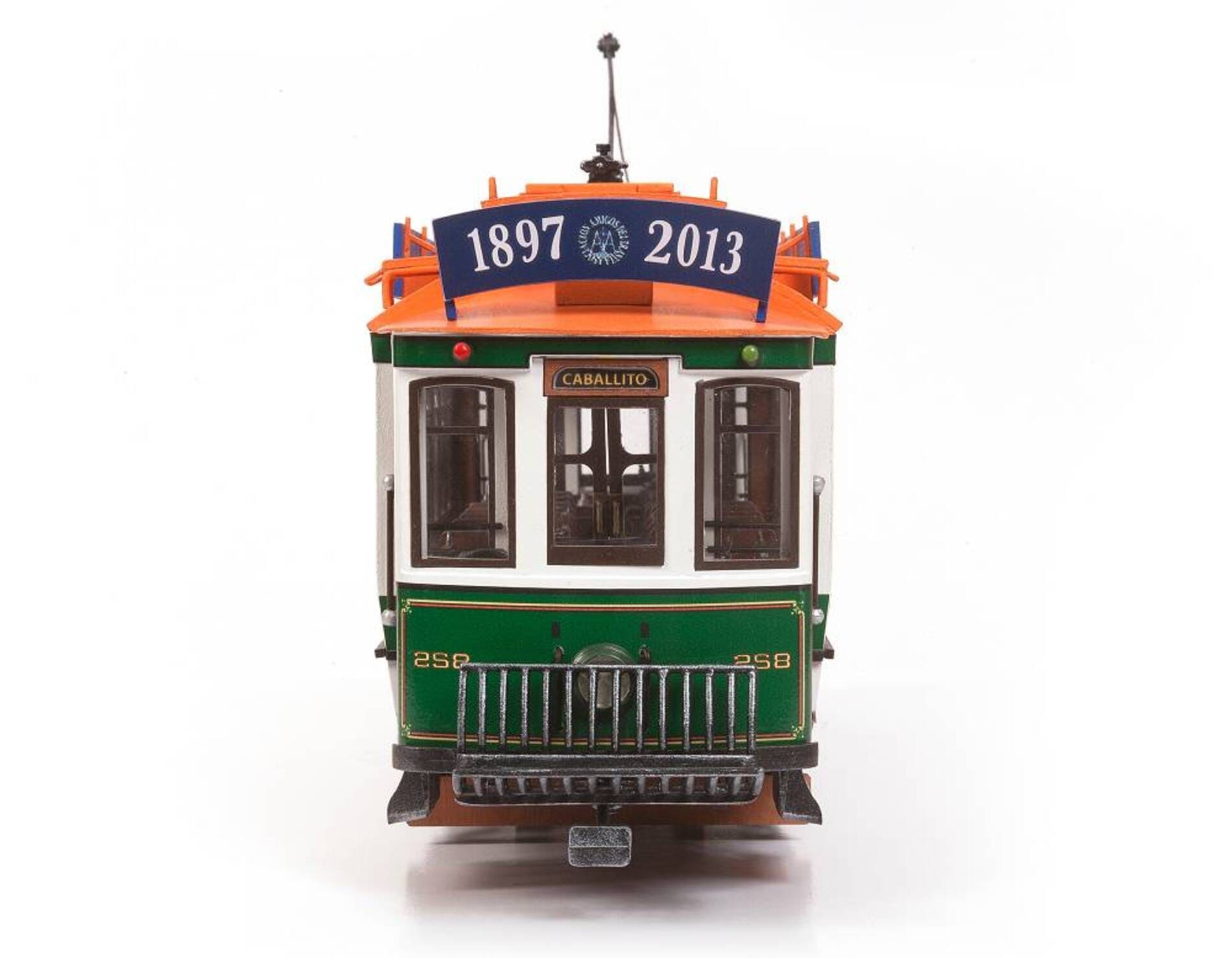 Detailreicher Holzmodellbausatz der Buenos Aires Strassenbahn im Massstab 1_24 von OcCre